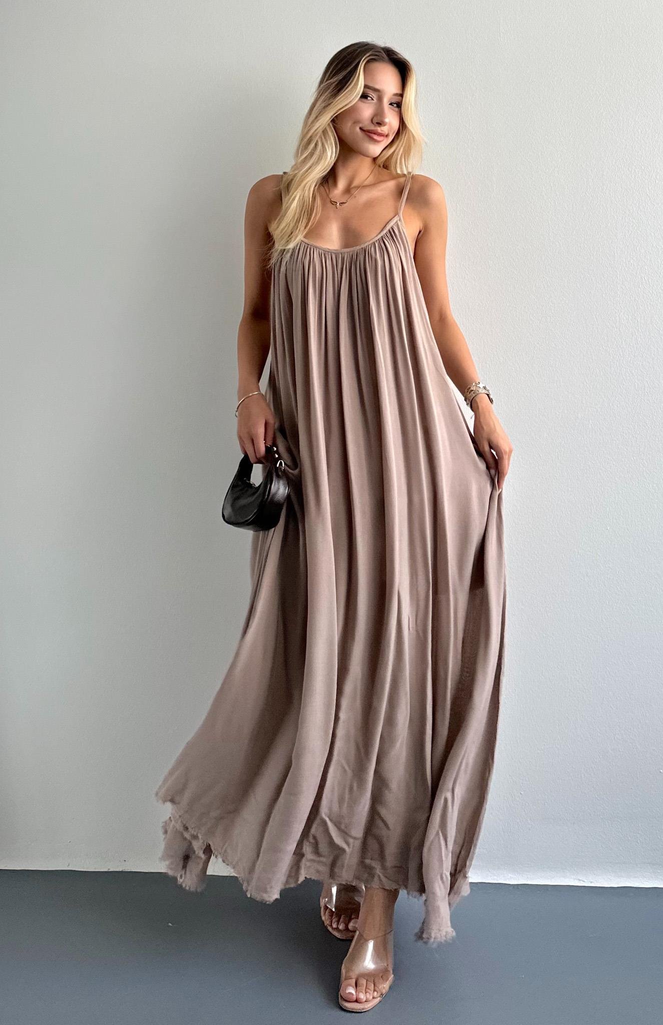 V Yaka Büzgülü Askılı Elbise BEJ