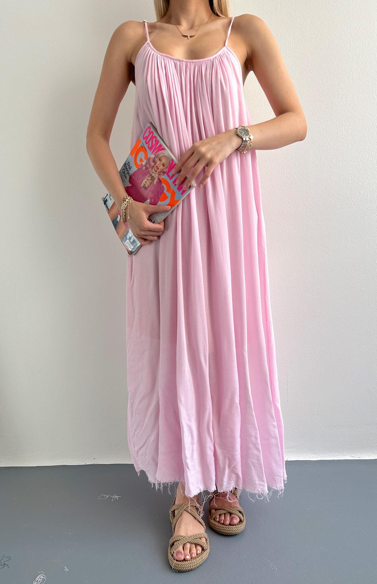 V Yaka Büzgülü Askılı Elbise PEMBE