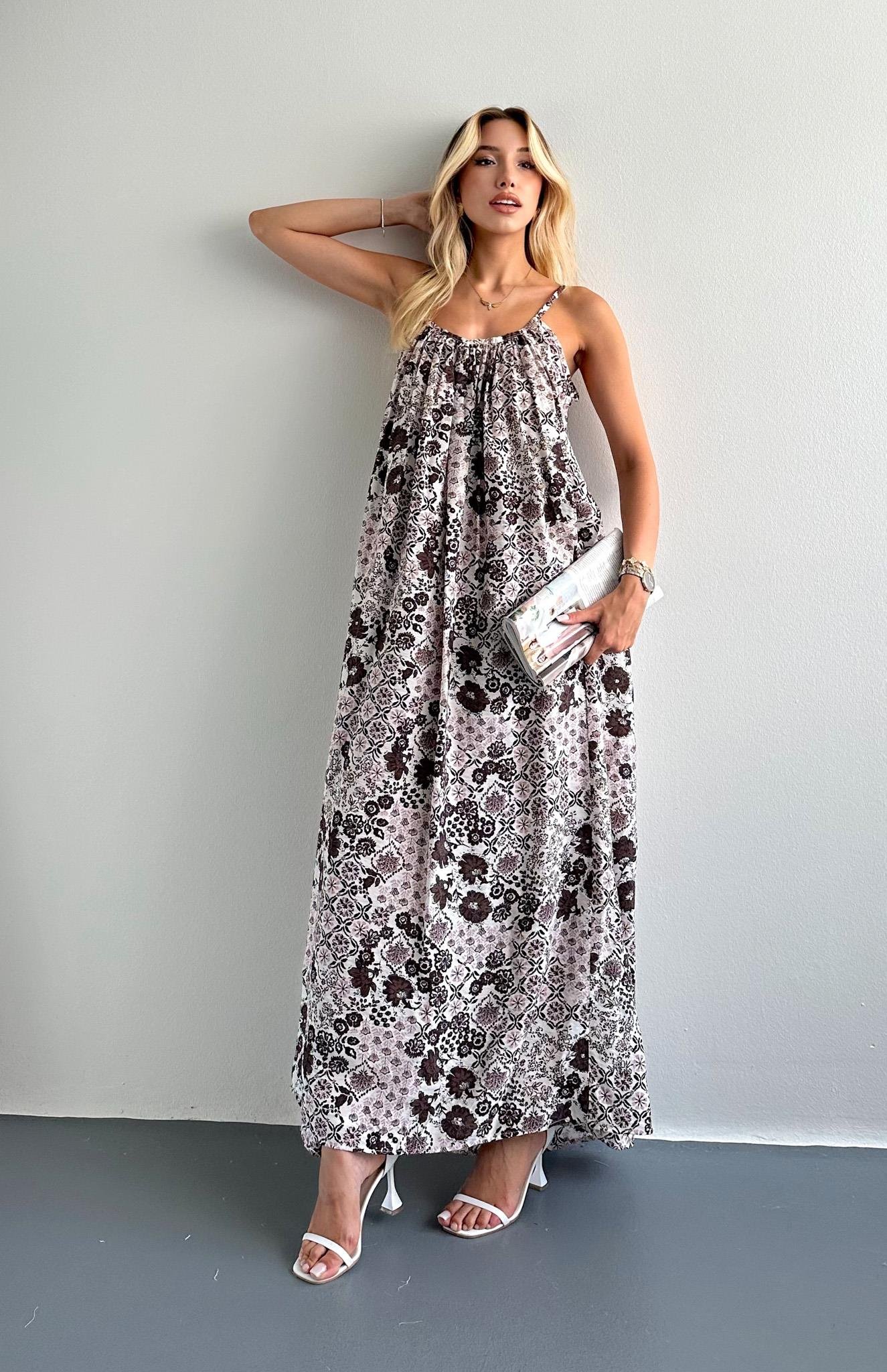 V Yaka Büzgülü Desenli Elbise EKRU