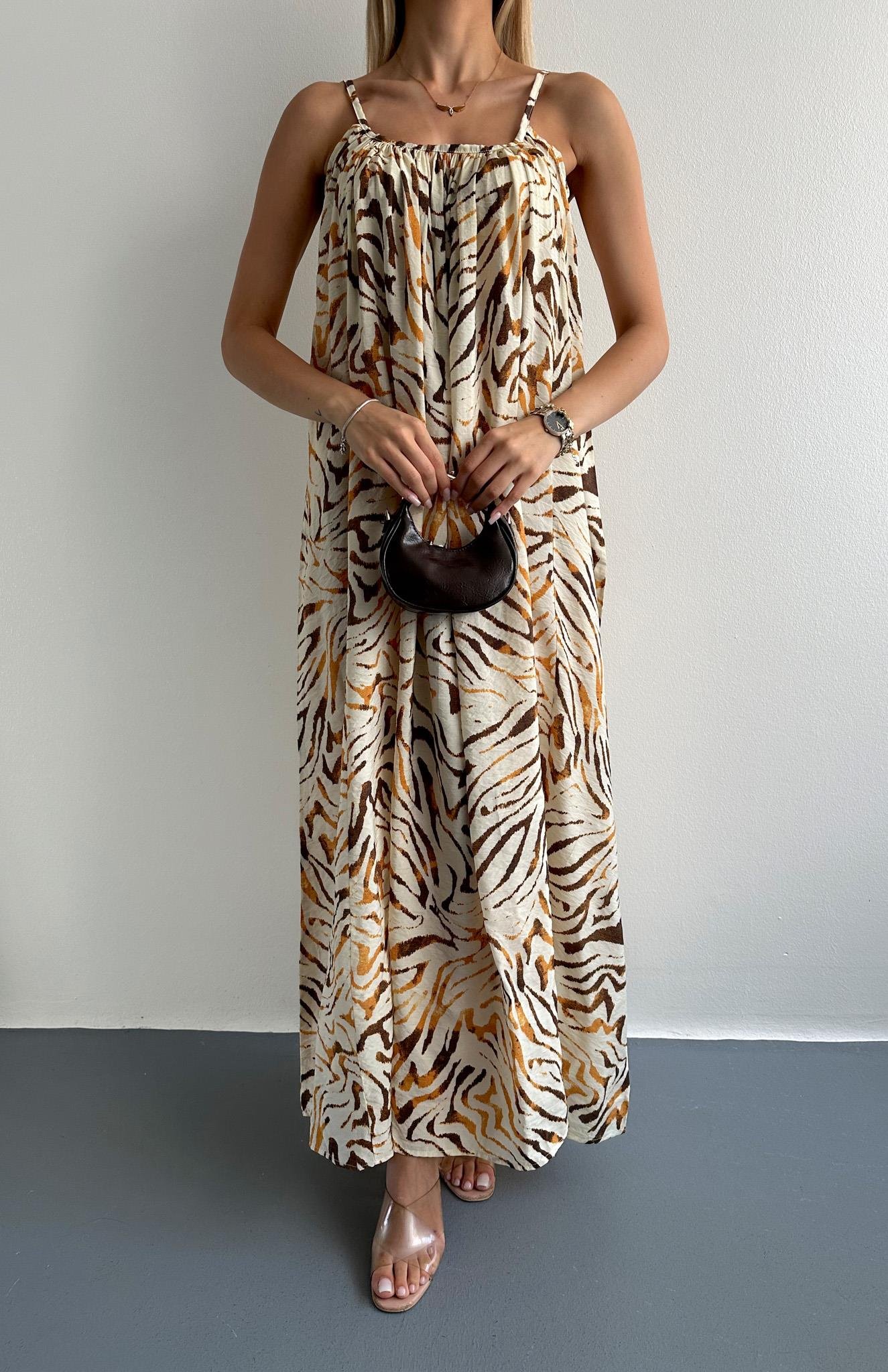 V Yaka Büzgülü Desenli Elbise HARDAL