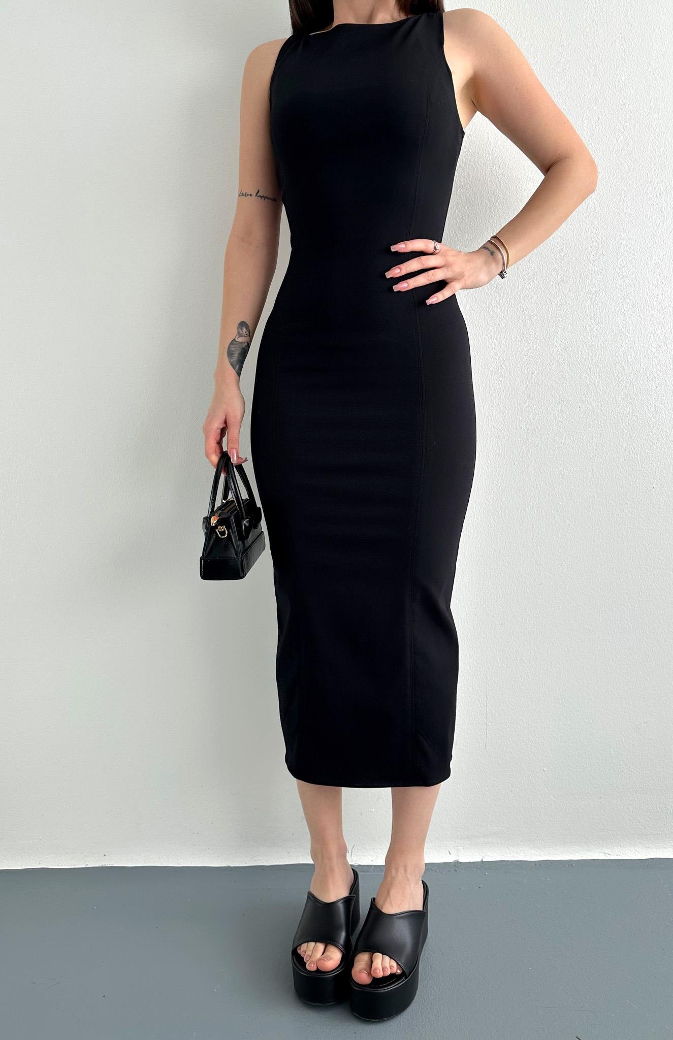 Vücuda Oturan Midi Elbise SİYAH