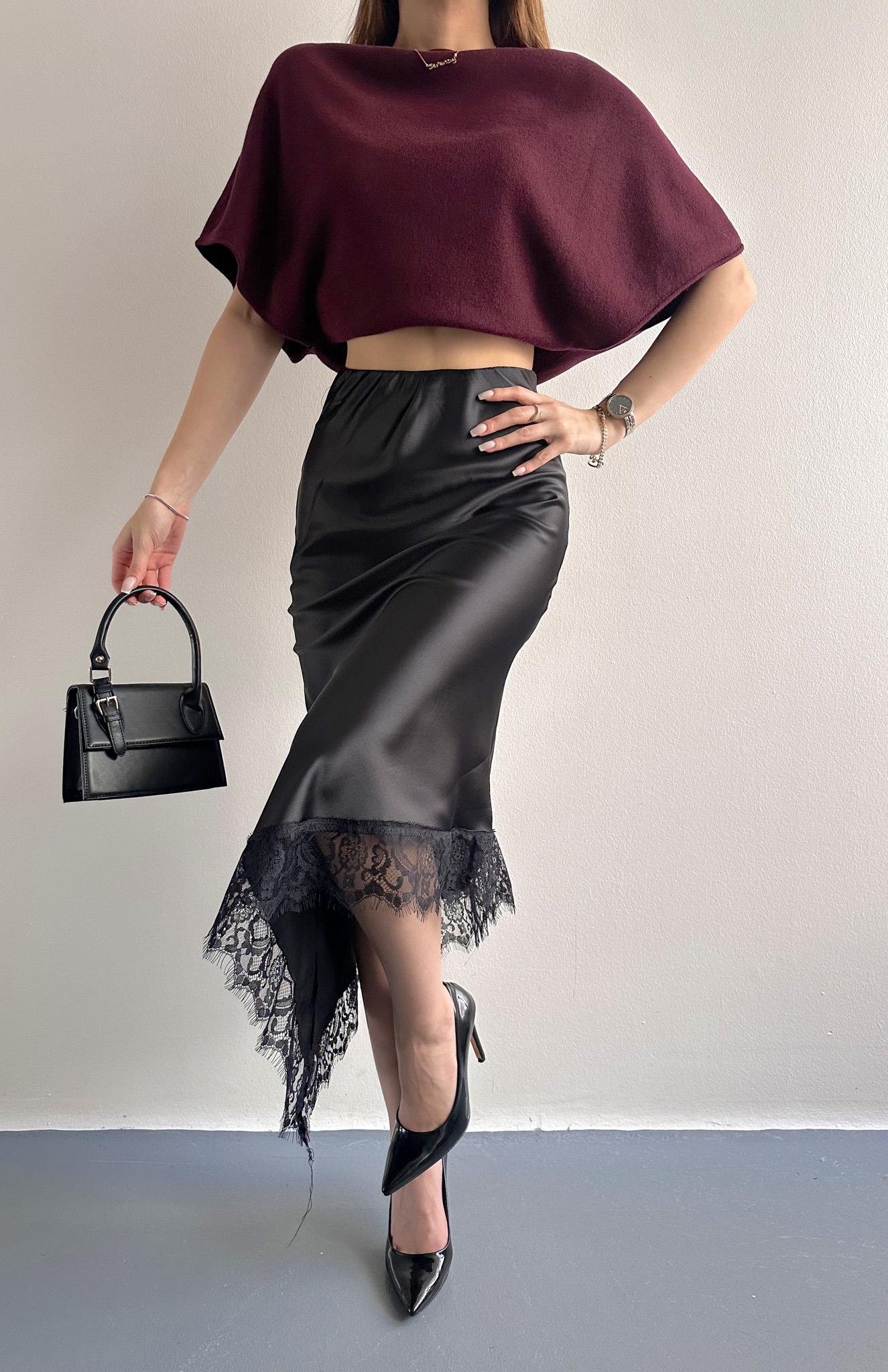 Altı Dantelli Saten Etek SİYAH