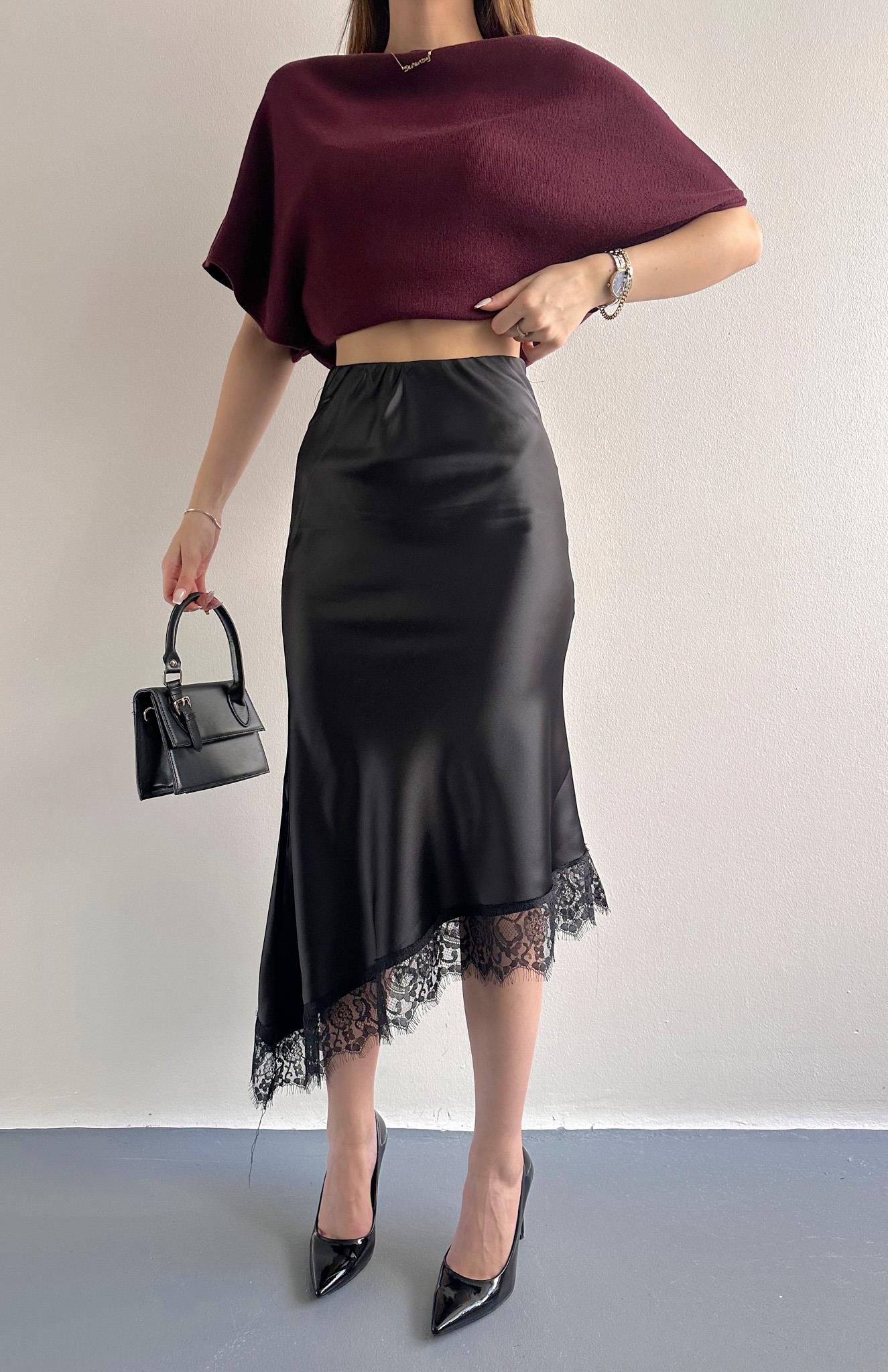 Altı Dantelli Saten Etek SİYAH