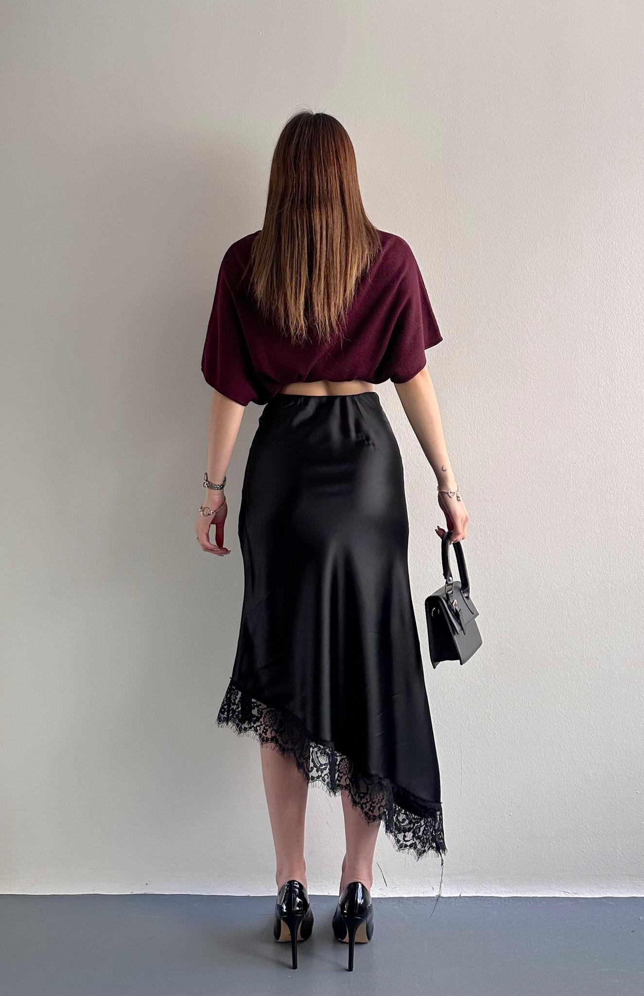 Altı Dantelli Saten Etek SİYAH