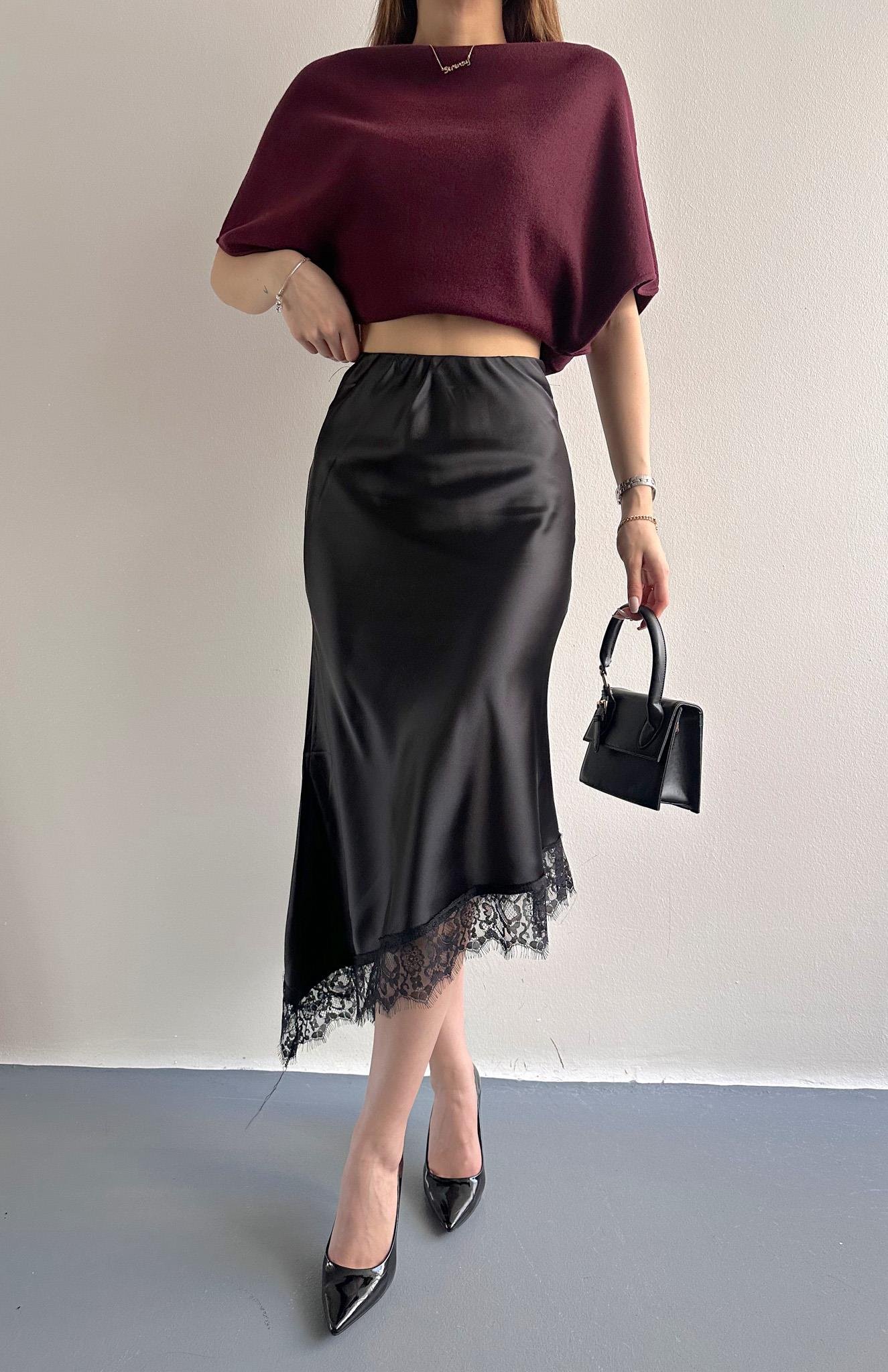 Altı Dantelli Saten Etek SİYAH
