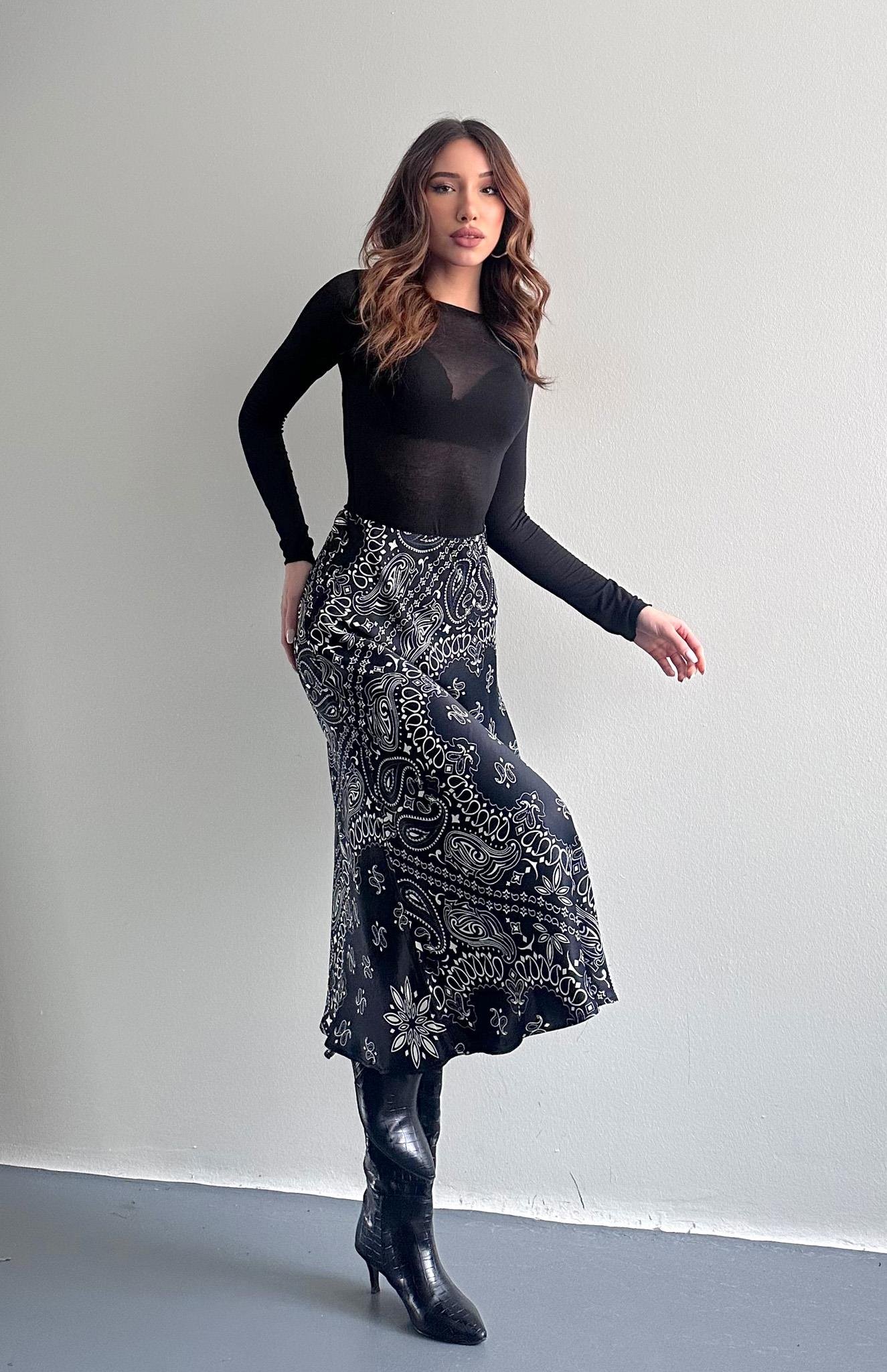 Şal Desen Saten Etek SİYAH