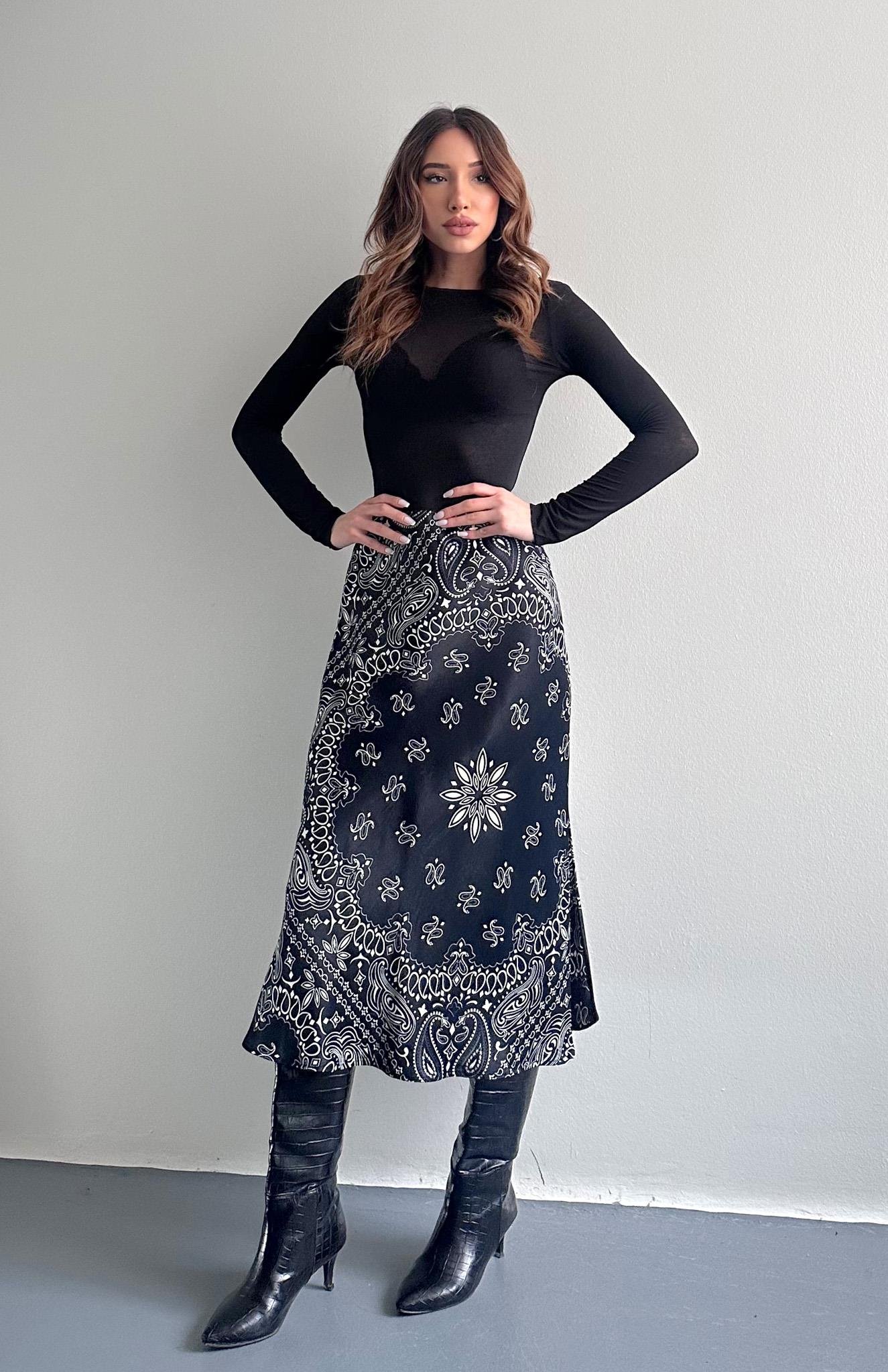 Şal Desen Saten Etek SİYAH