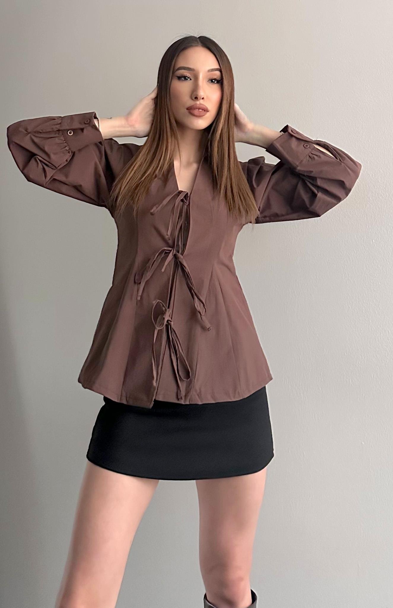 V Yaka Önü Bağlamalı Gömlek KAHVERENGİ