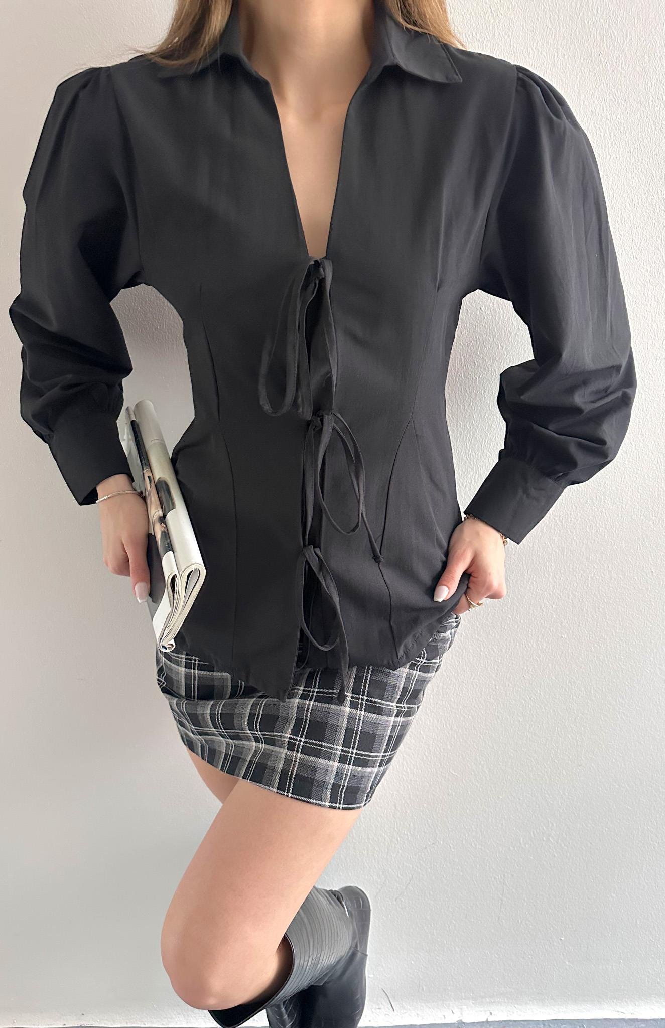 V Yaka Önü Bağlamalı Gömlek SİYAH