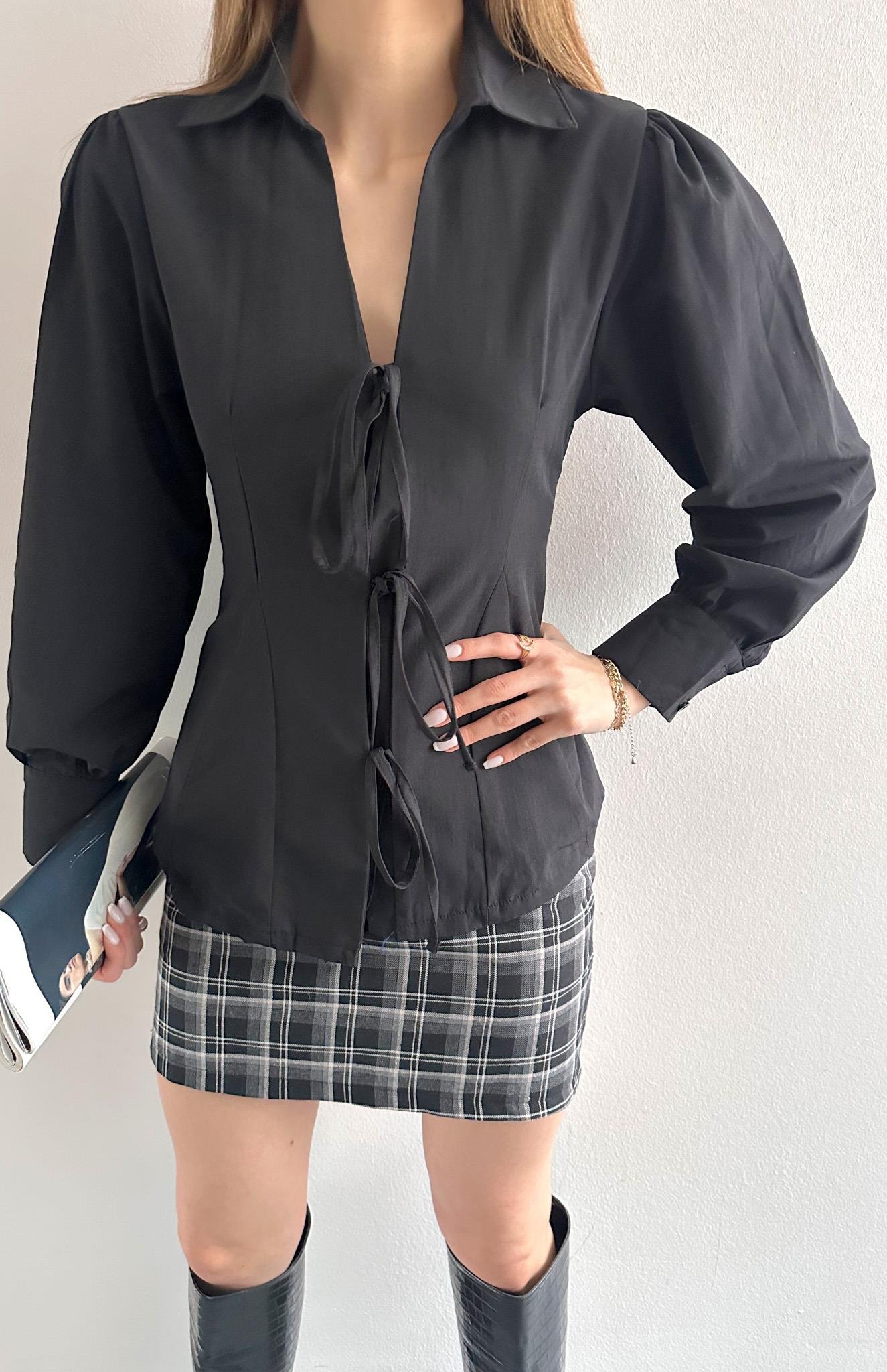 V Yaka Önü Bağlamalı Gömlek SİYAH