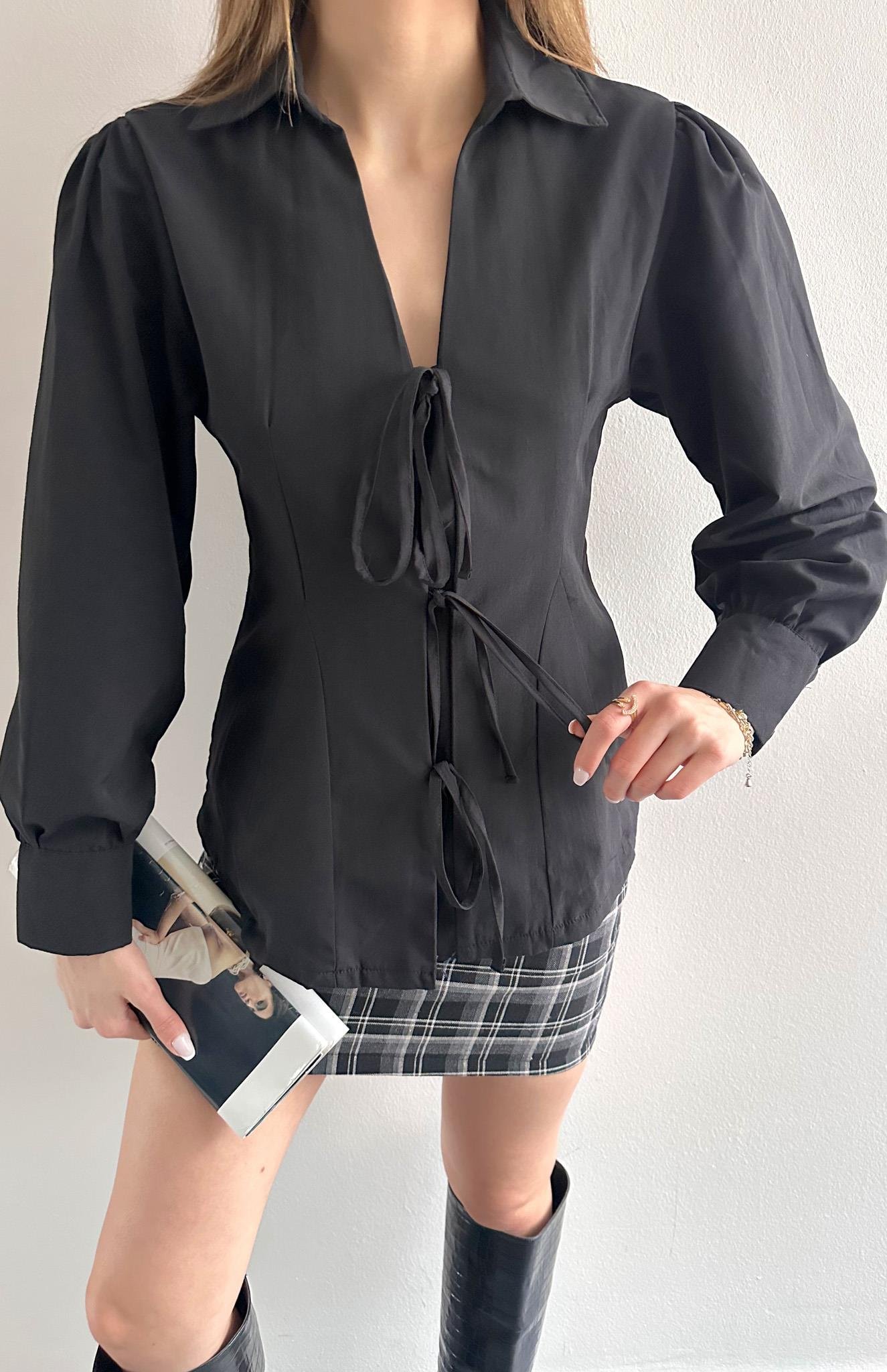 V Yaka Önü Bağlamalı Gömlek SİYAH