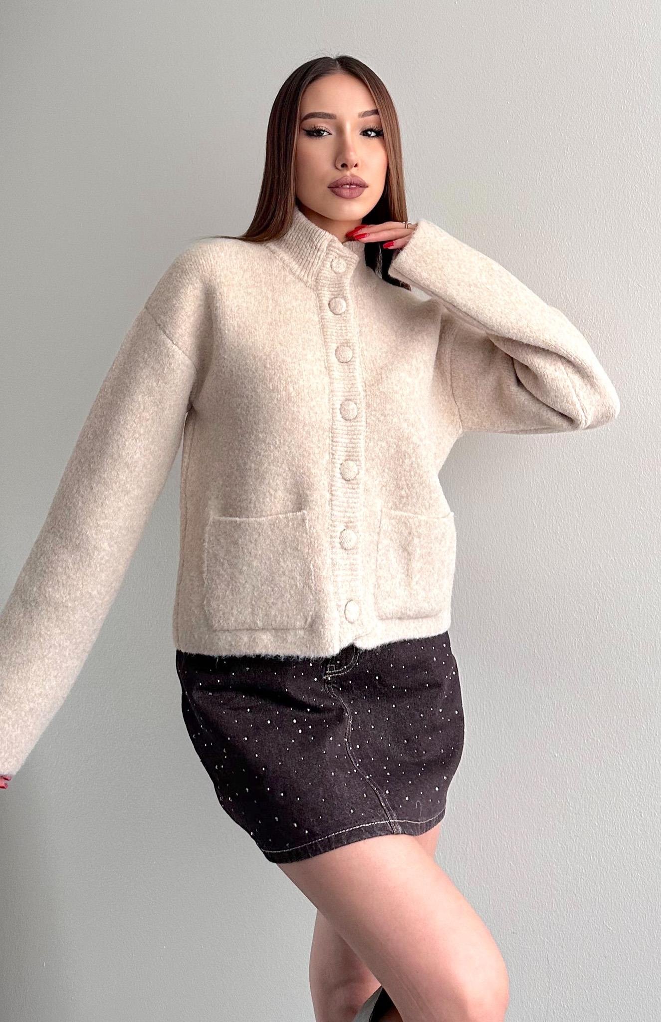 Dik Yaka Düğmeli Hırka A.BEJ