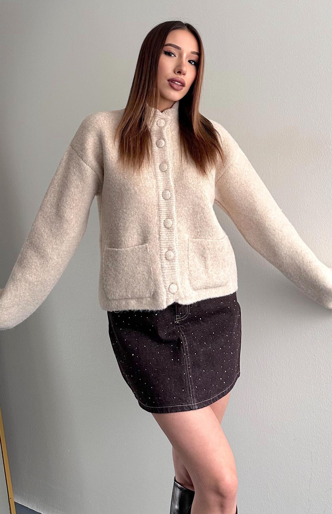 Dik Yaka Düğmeli Hırka A.BEJ