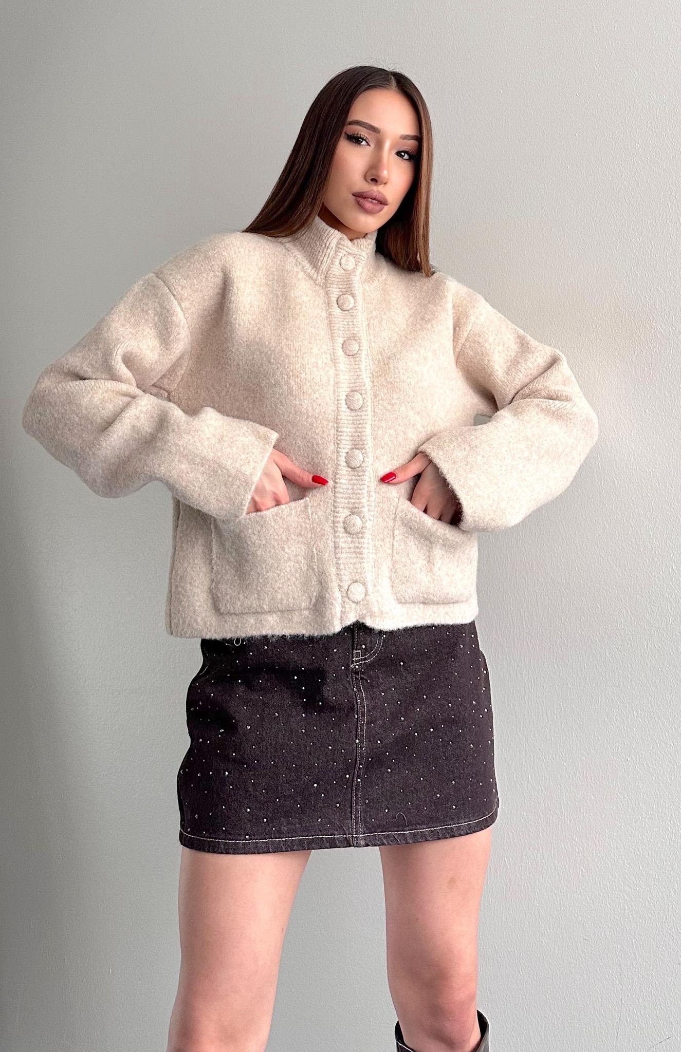 Dik Yaka Düğmeli Hırka A.BEJ