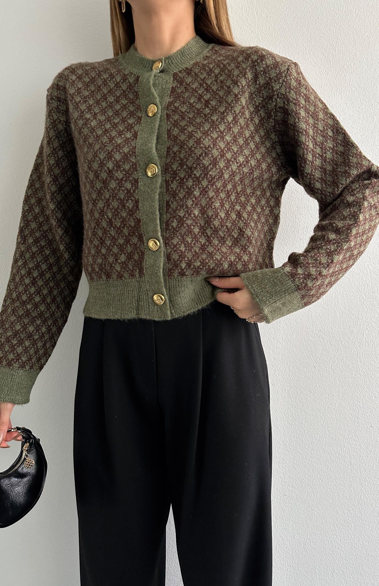 Kısa İki Renkli Düğmeli Hırka YEŞİL