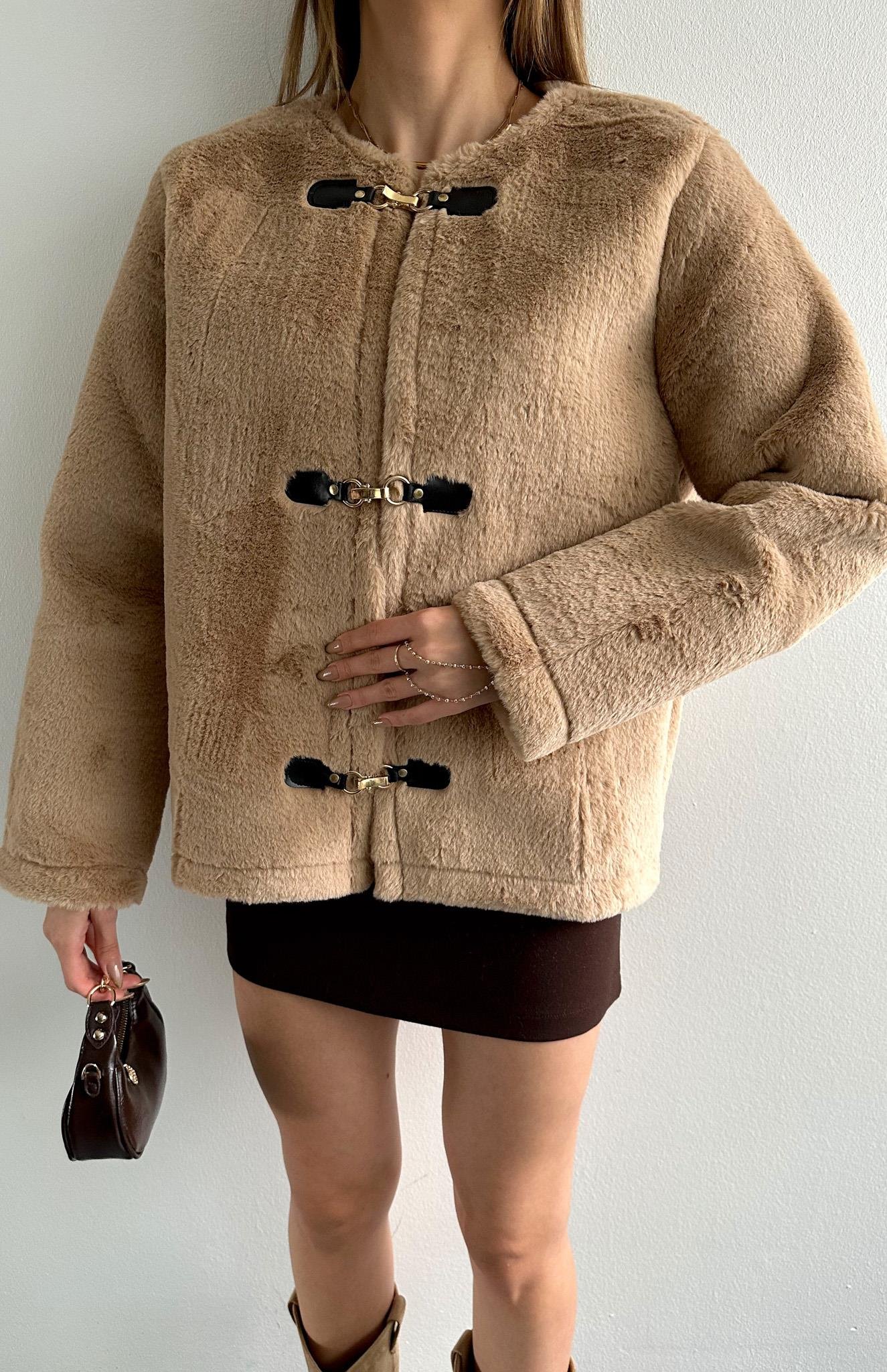 Kemer Tokalı Tavşan Tüyü Mont BEJ