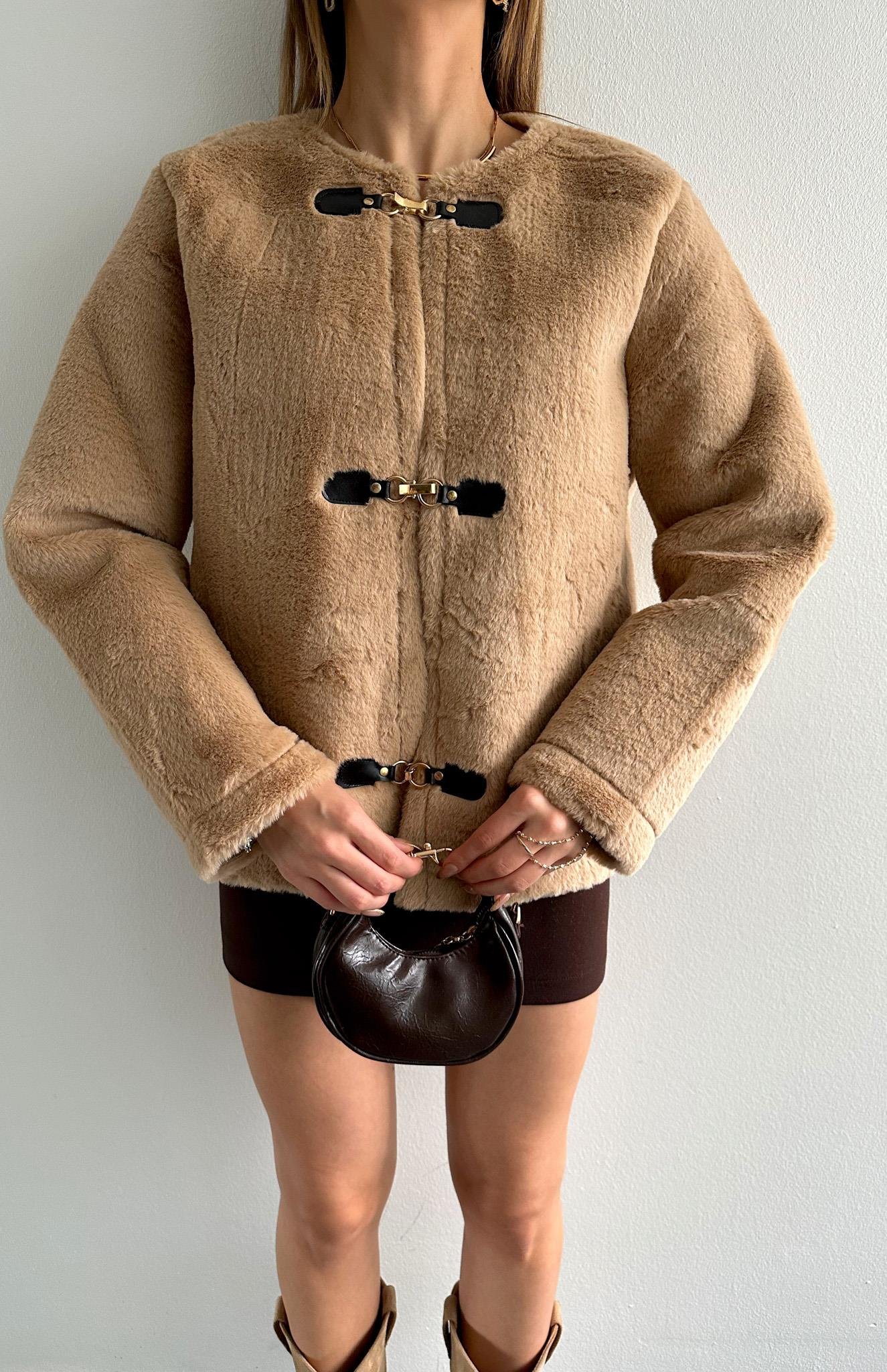 Kemer Tokalı Tavşan Tüyü Mont BEJ