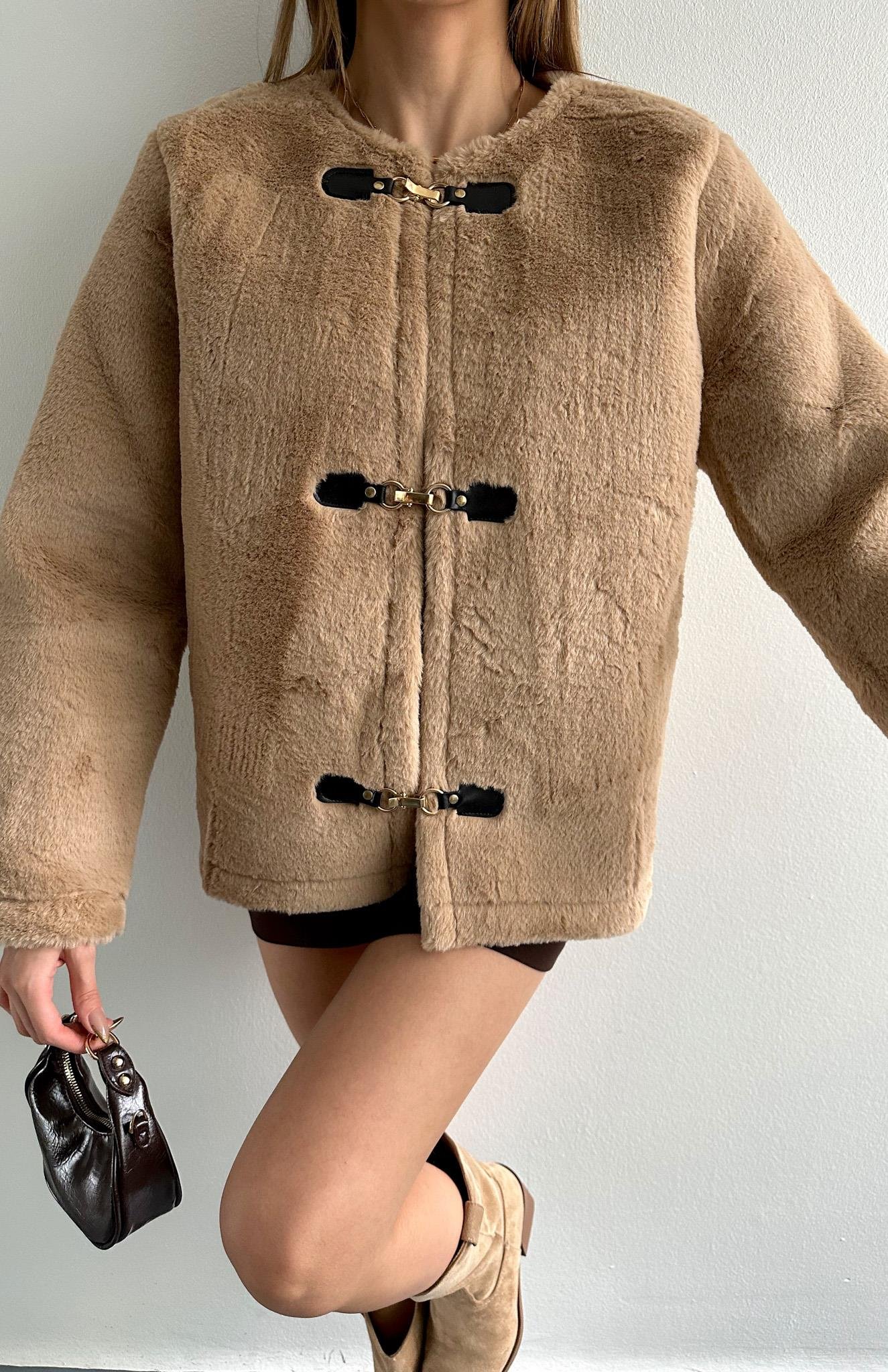 Kemer Tokalı Tavşan Tüyü Mont BEJ