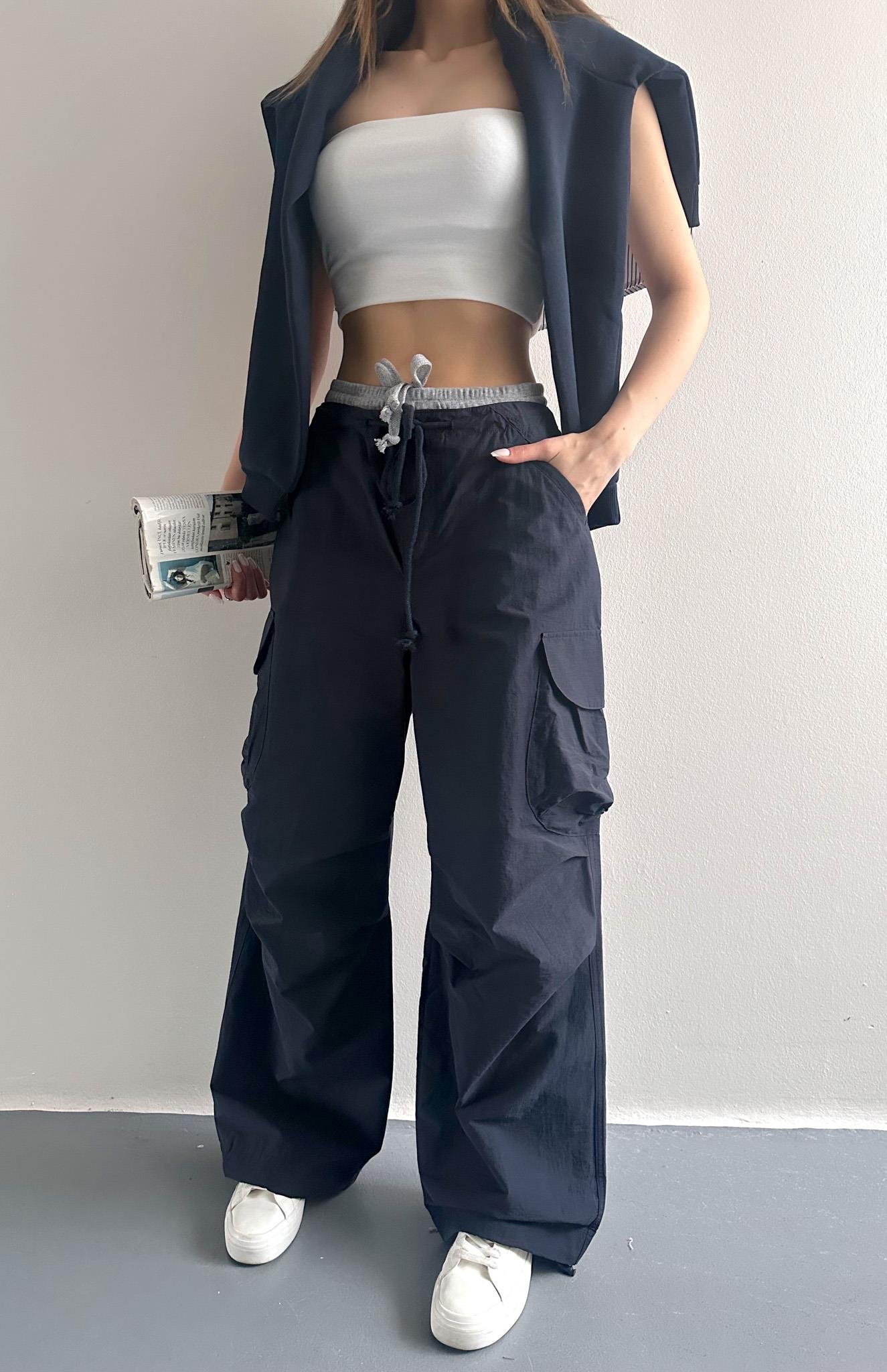 Bel Detaylı Paraşüt Pantolon LACİVERT