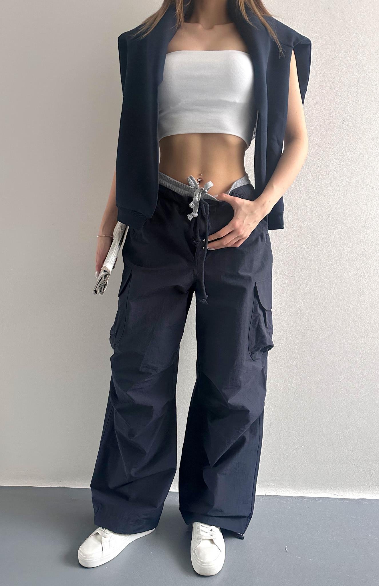 Bel Detaylı Paraşüt Pantolon LACİVERT