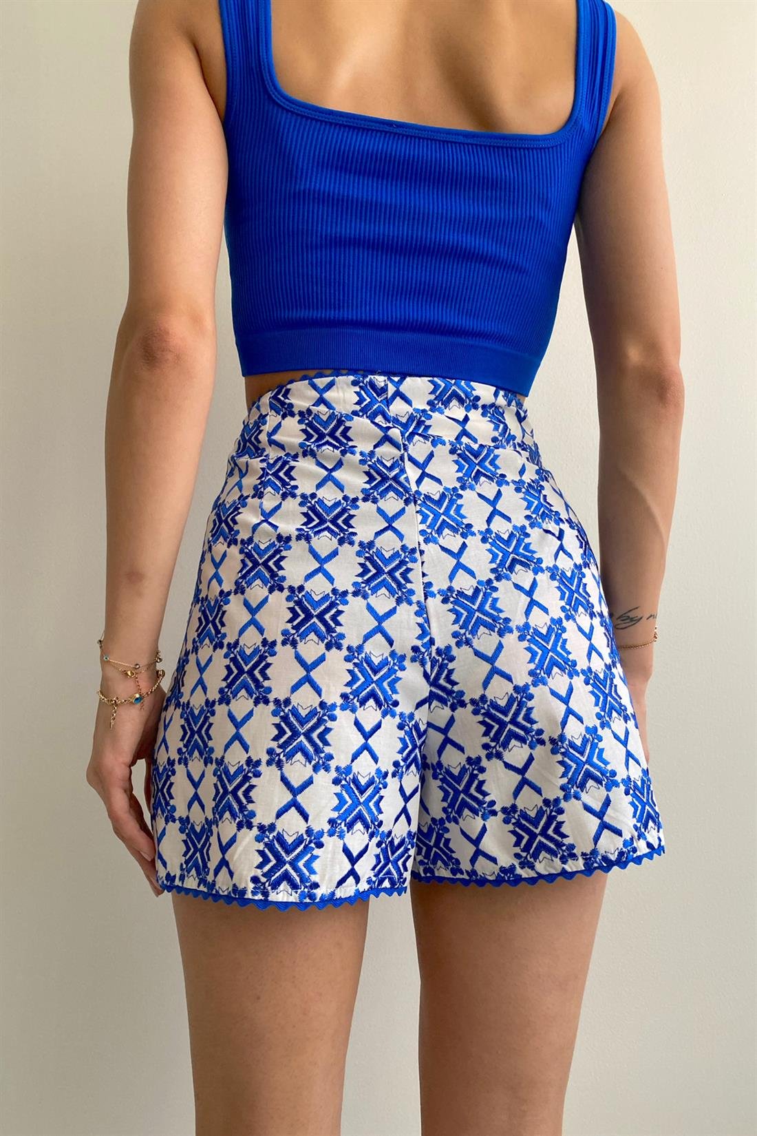 Nakiş İşlemeli Şort MAVİ