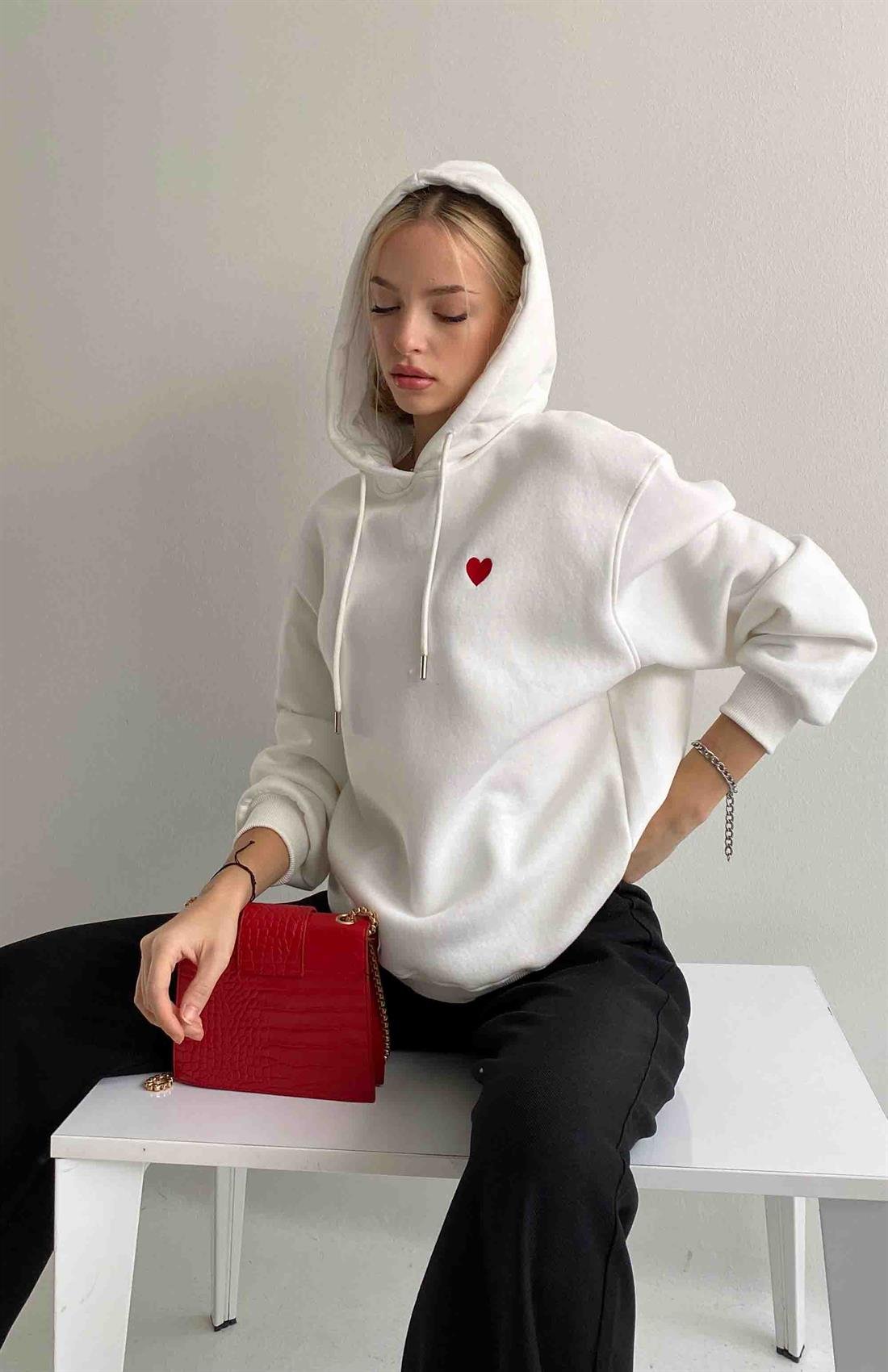 Kalp Nakışlı Kapşonlu Sweatshırt EKRU