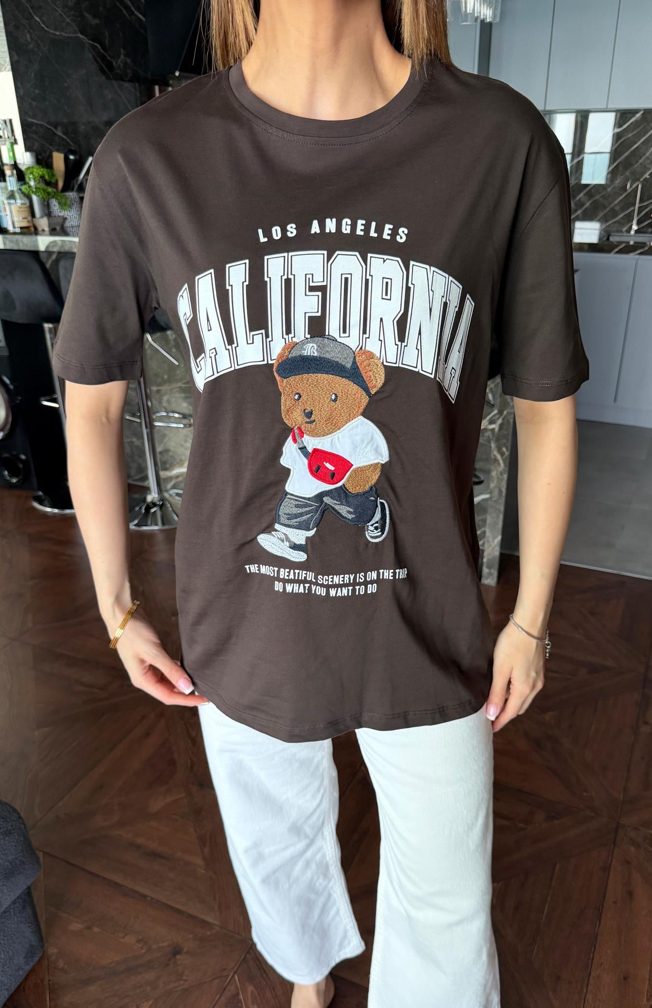 Califormia Baskılı Ayıcık Baskılı Tshırt KAHVERENGİ