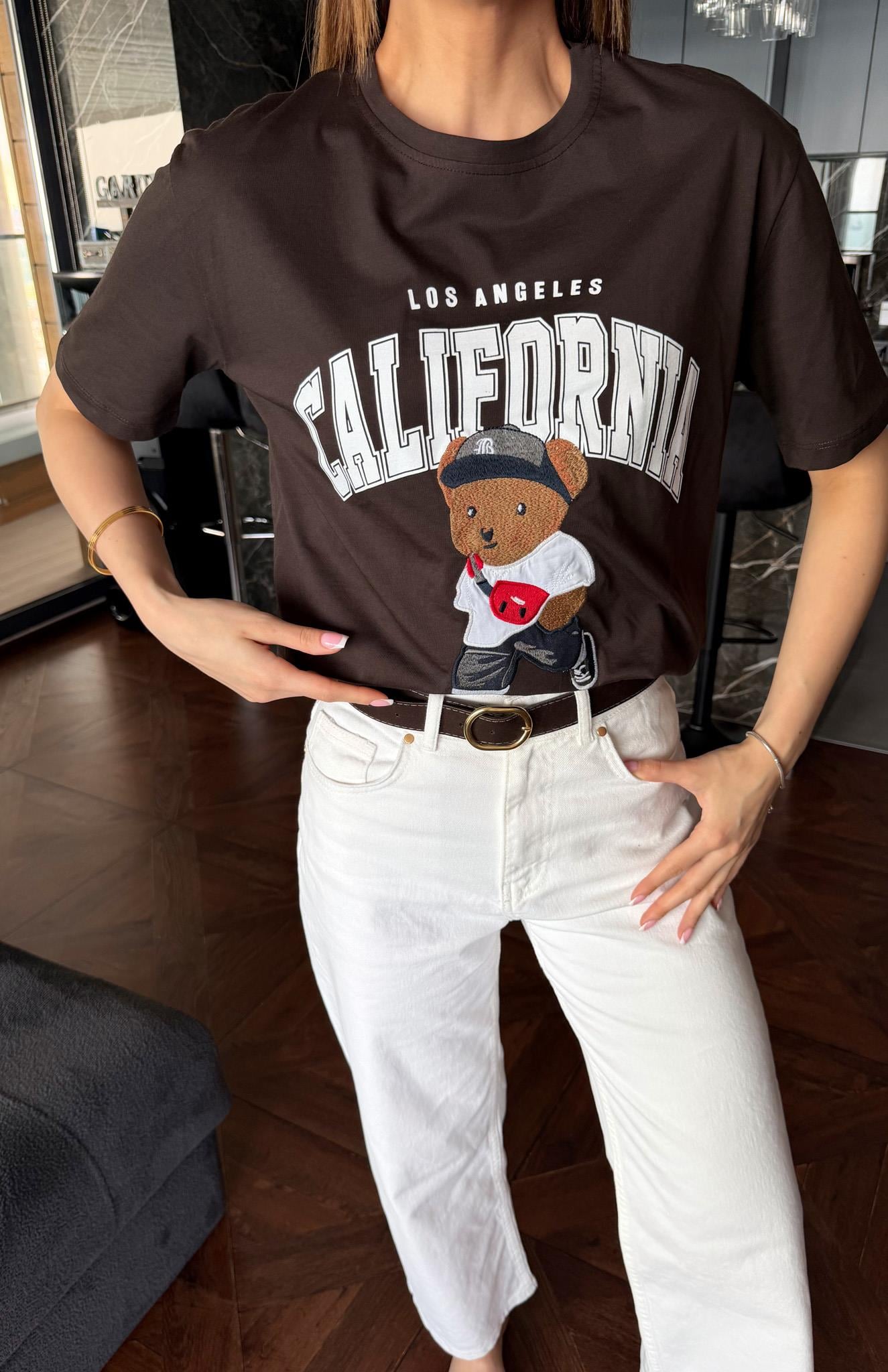 Califormia Baskılı Ayıcık Baskılı Tshırt KAHVERENGİ