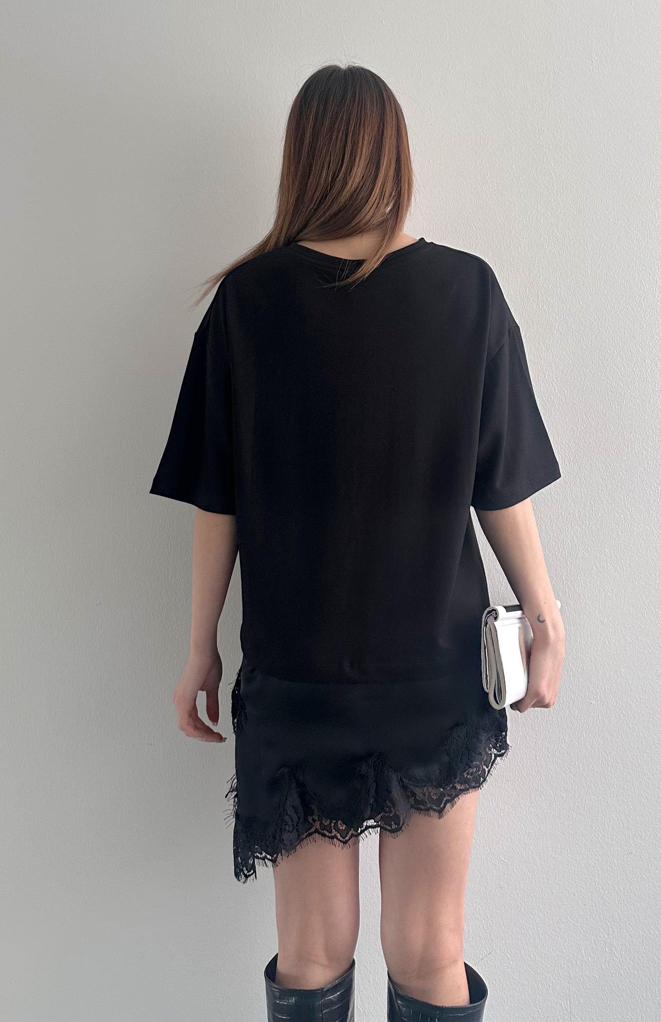 Eteği Dantelli Tshırt SİYAH