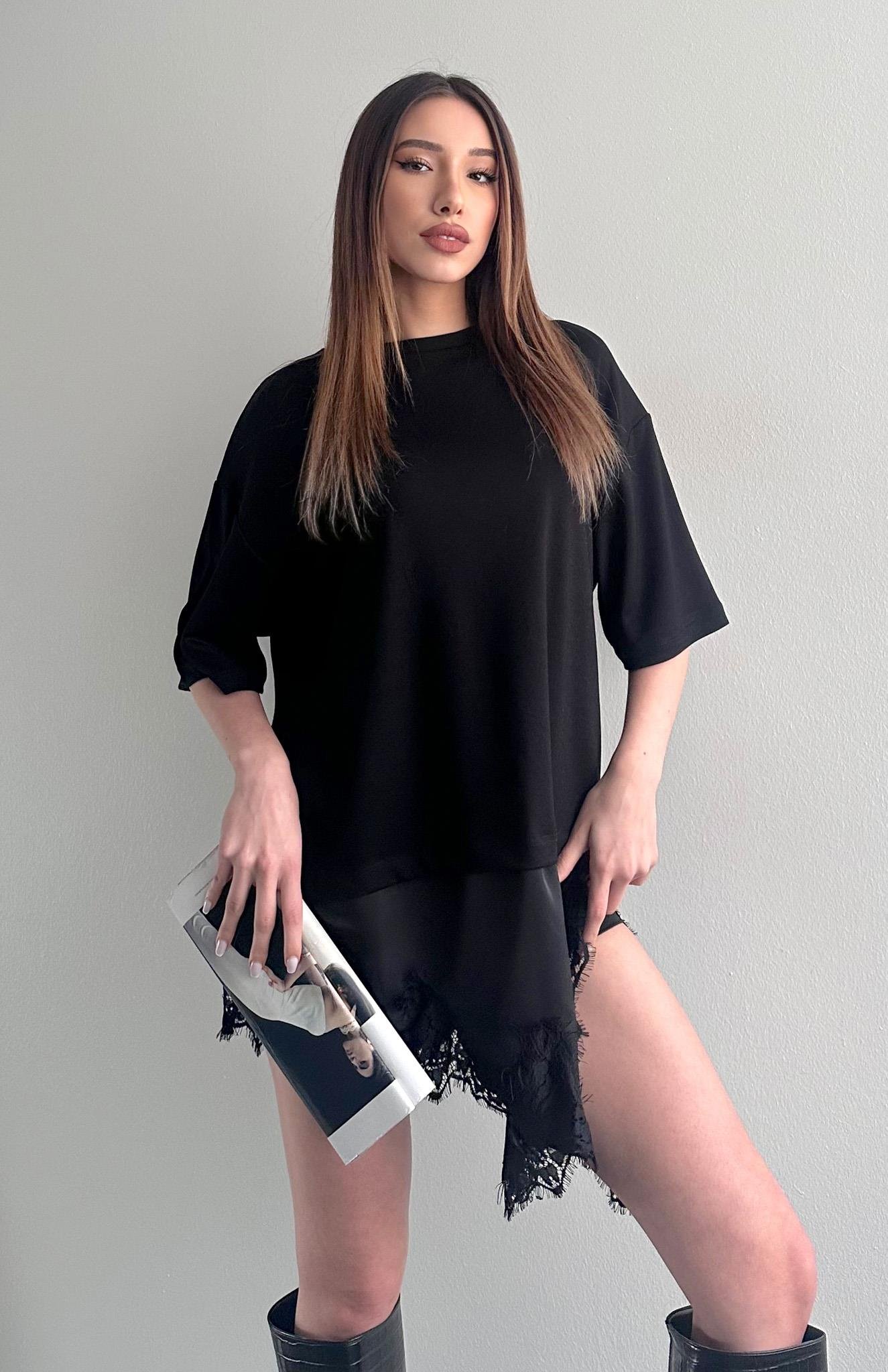 Eteği Dantelli Tshırt SİYAH