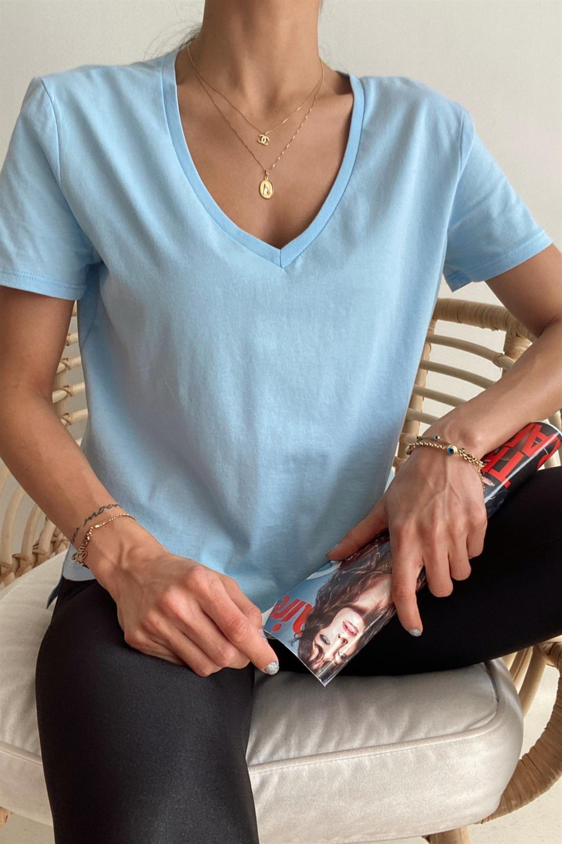 V Yaka Basıc Tshırt B.MAVİ