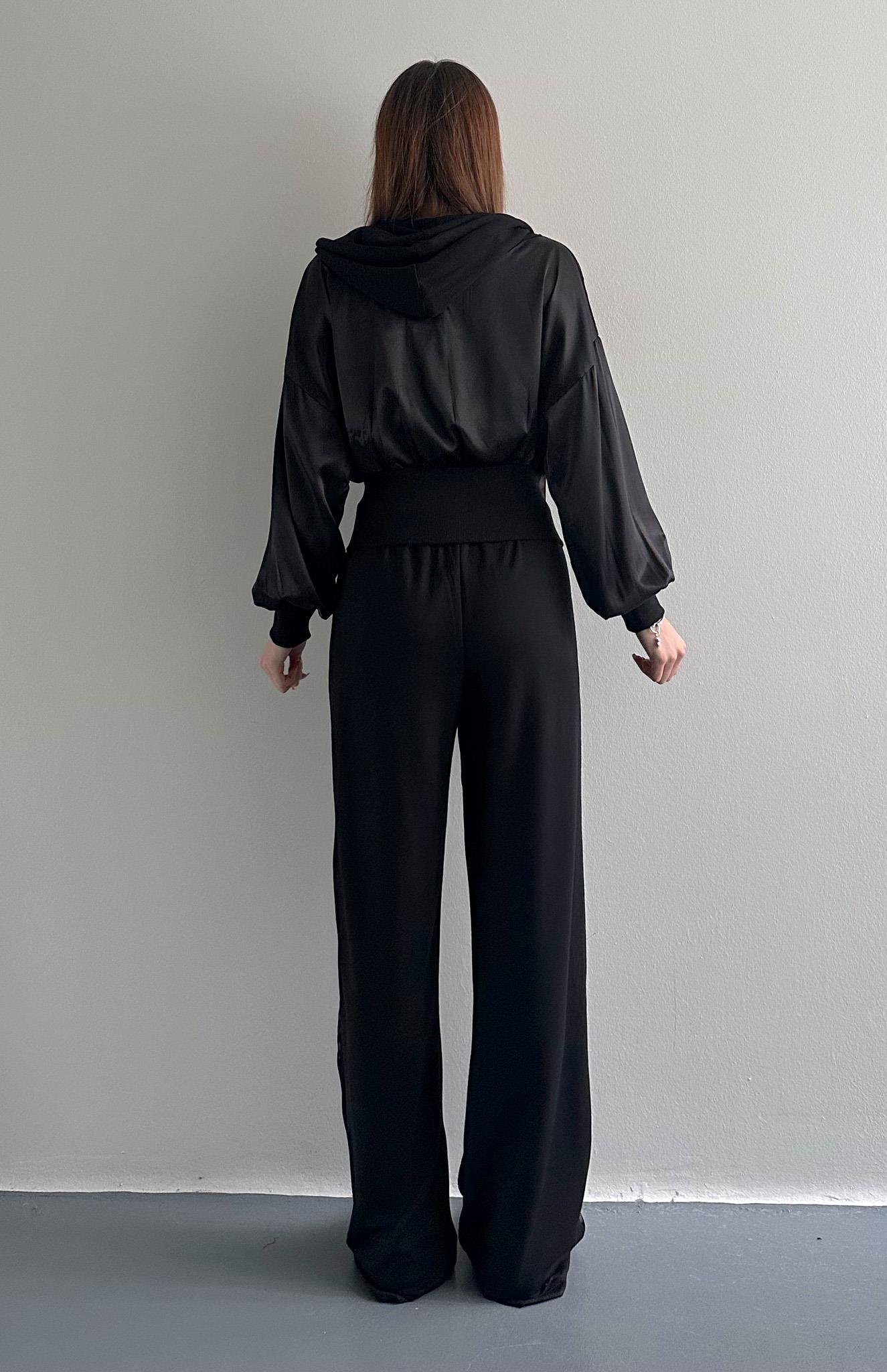 Saten Detaylı Takım SİYAH