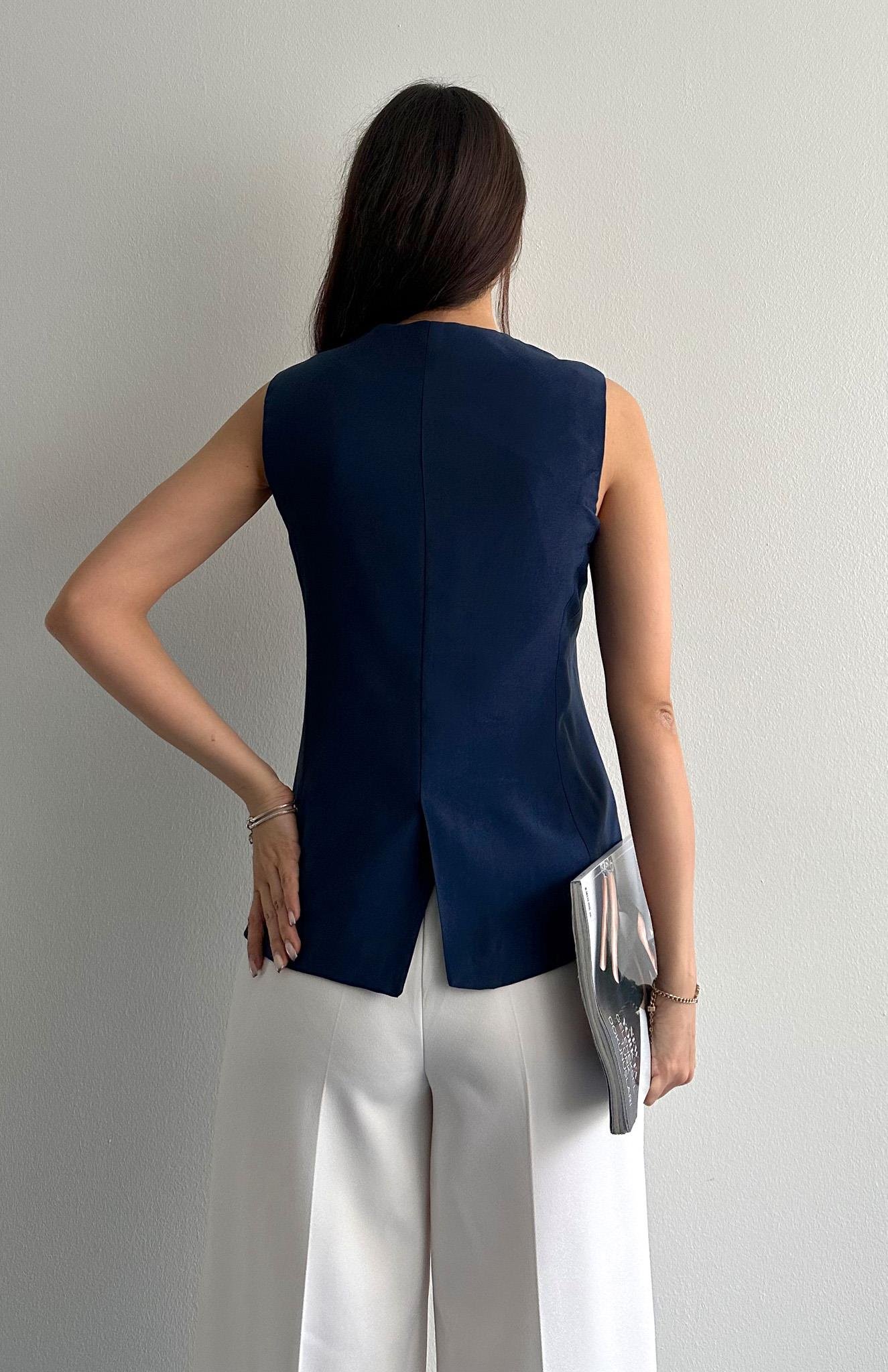 V Yaka Düğmeli Arka Yırtmaçlı Yelek LACİVERT