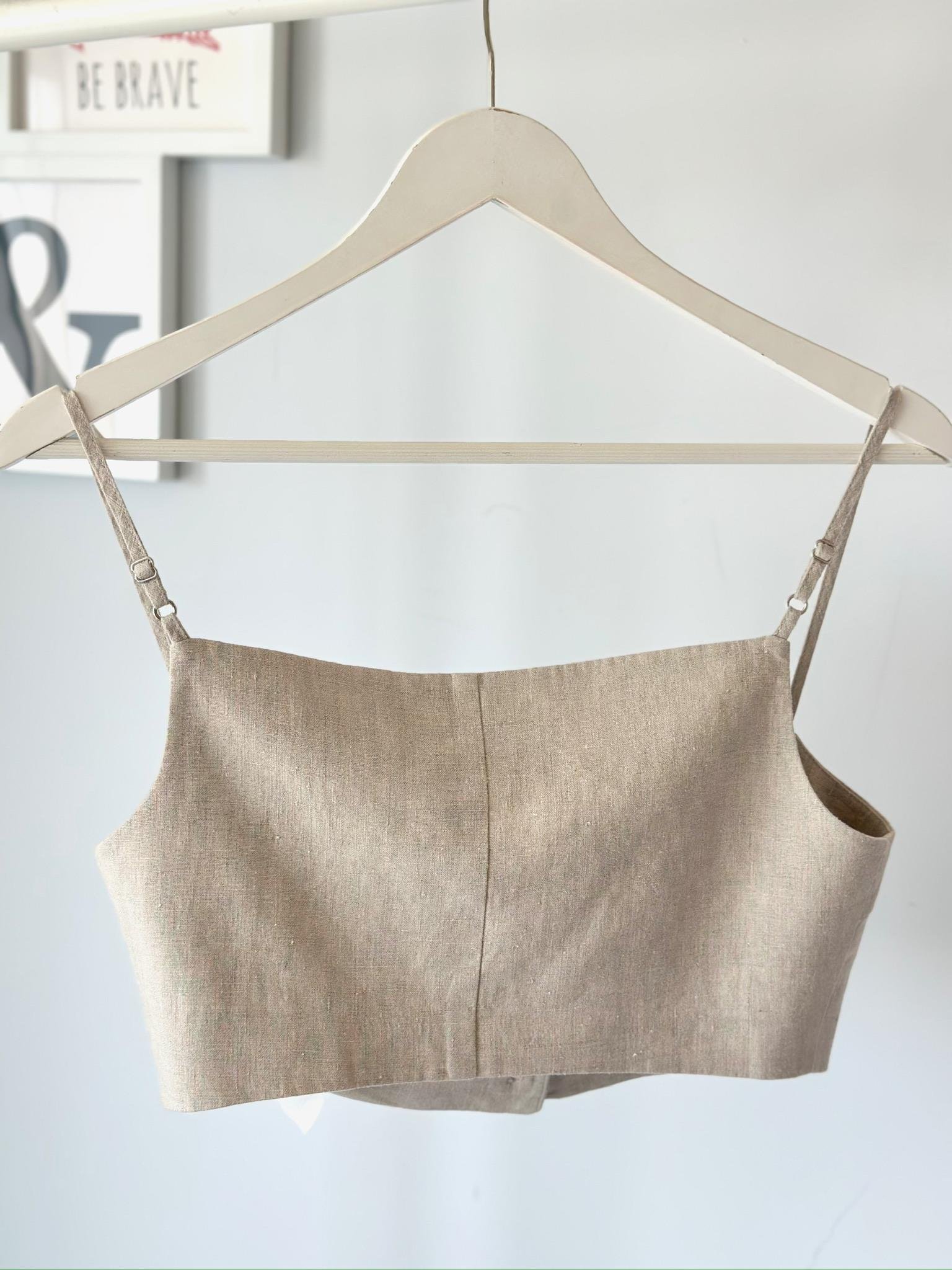 DÜĞMELİ CROP YELEK