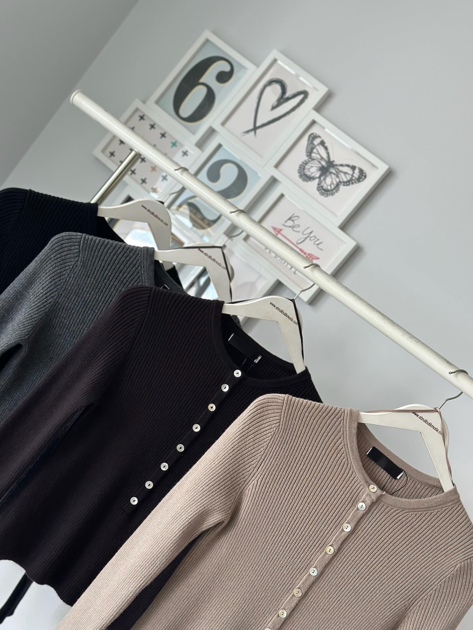 DÜĞMELİ FİTİLLİ TRİKO KAZAK