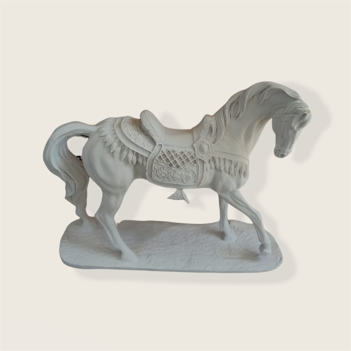 KAİDELİ EĞERLİ AT