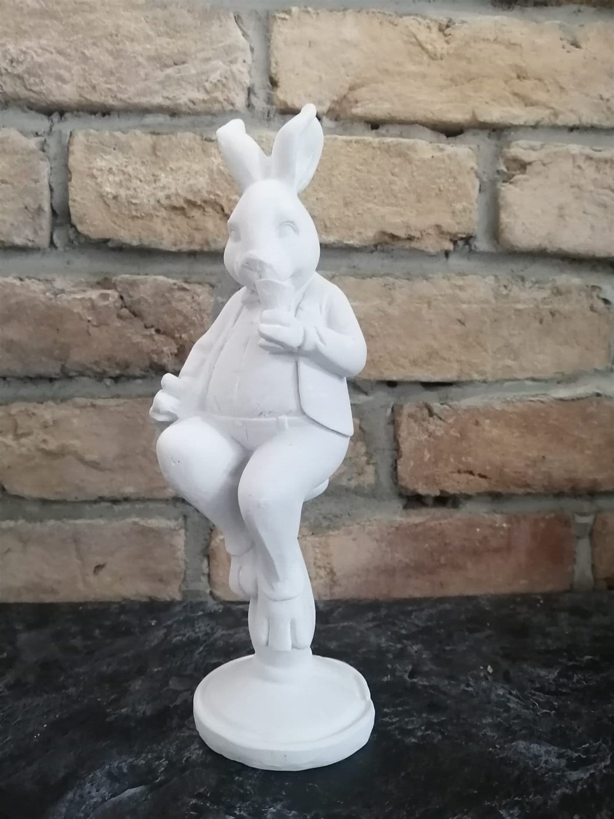 Oturan Kadehli Tavşan\25x8