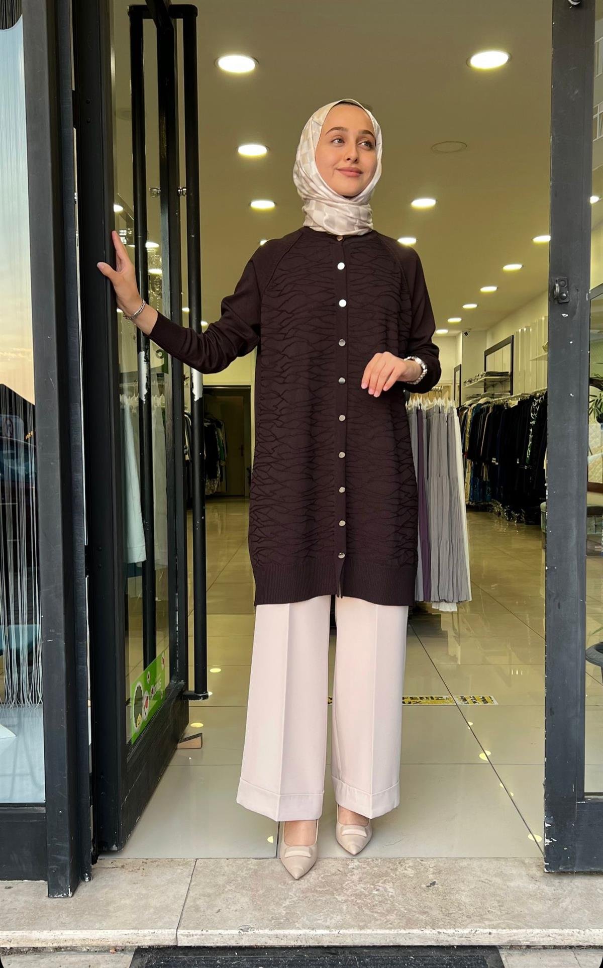 Nuss kendinden desenli hırka kahve