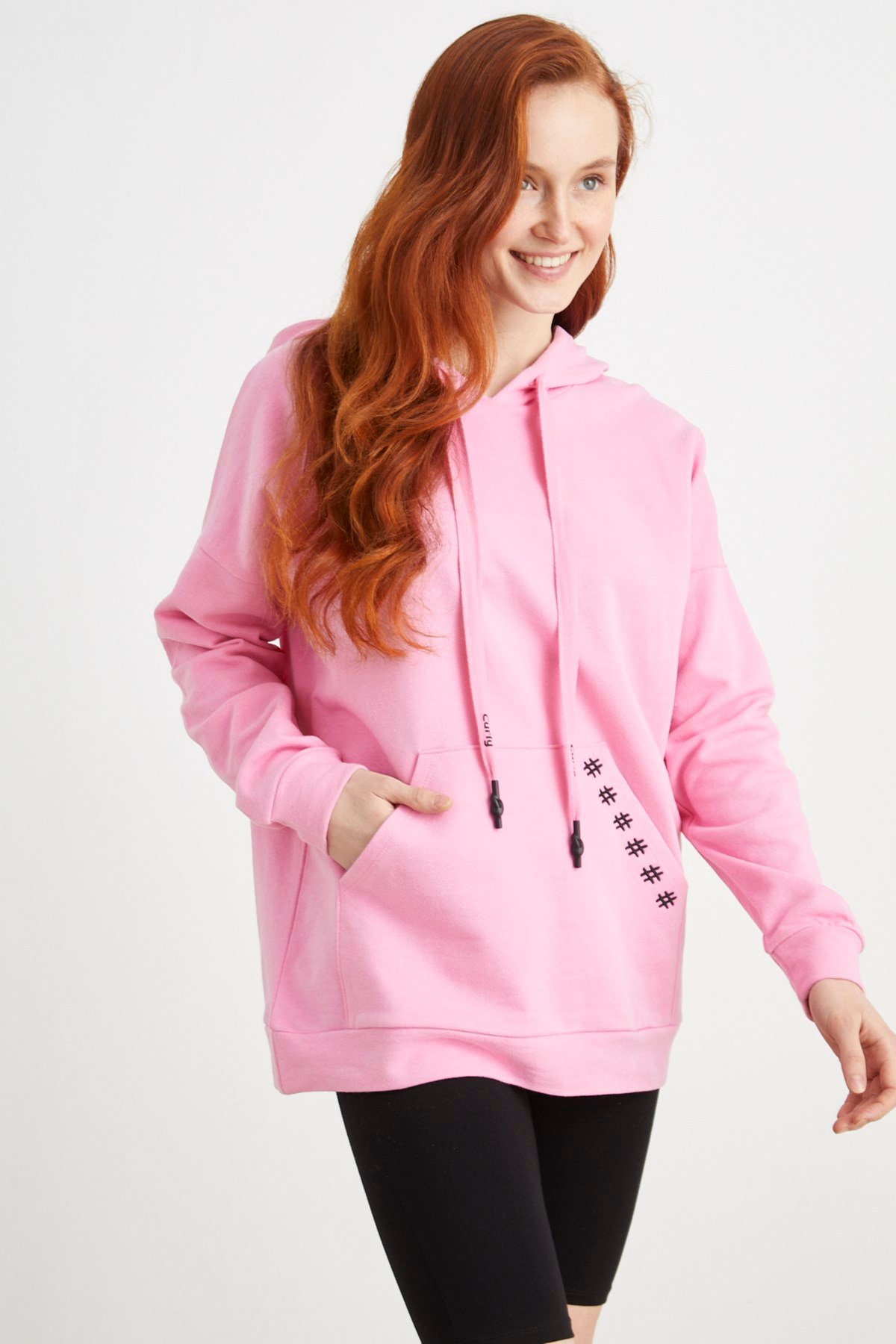 BEYAZ, NAKIŞLI UZUN SWEATSHIRT | curly