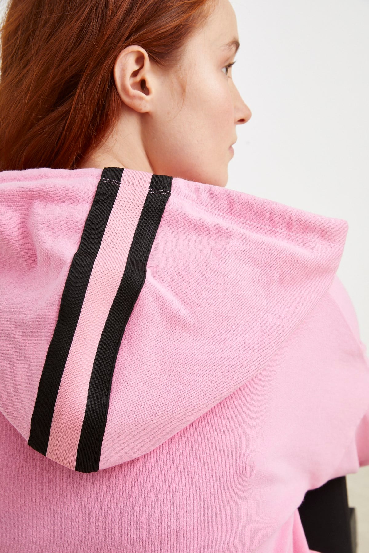 BEYAZ, NAKIŞLI UZUN SWEATSHIRT | curly