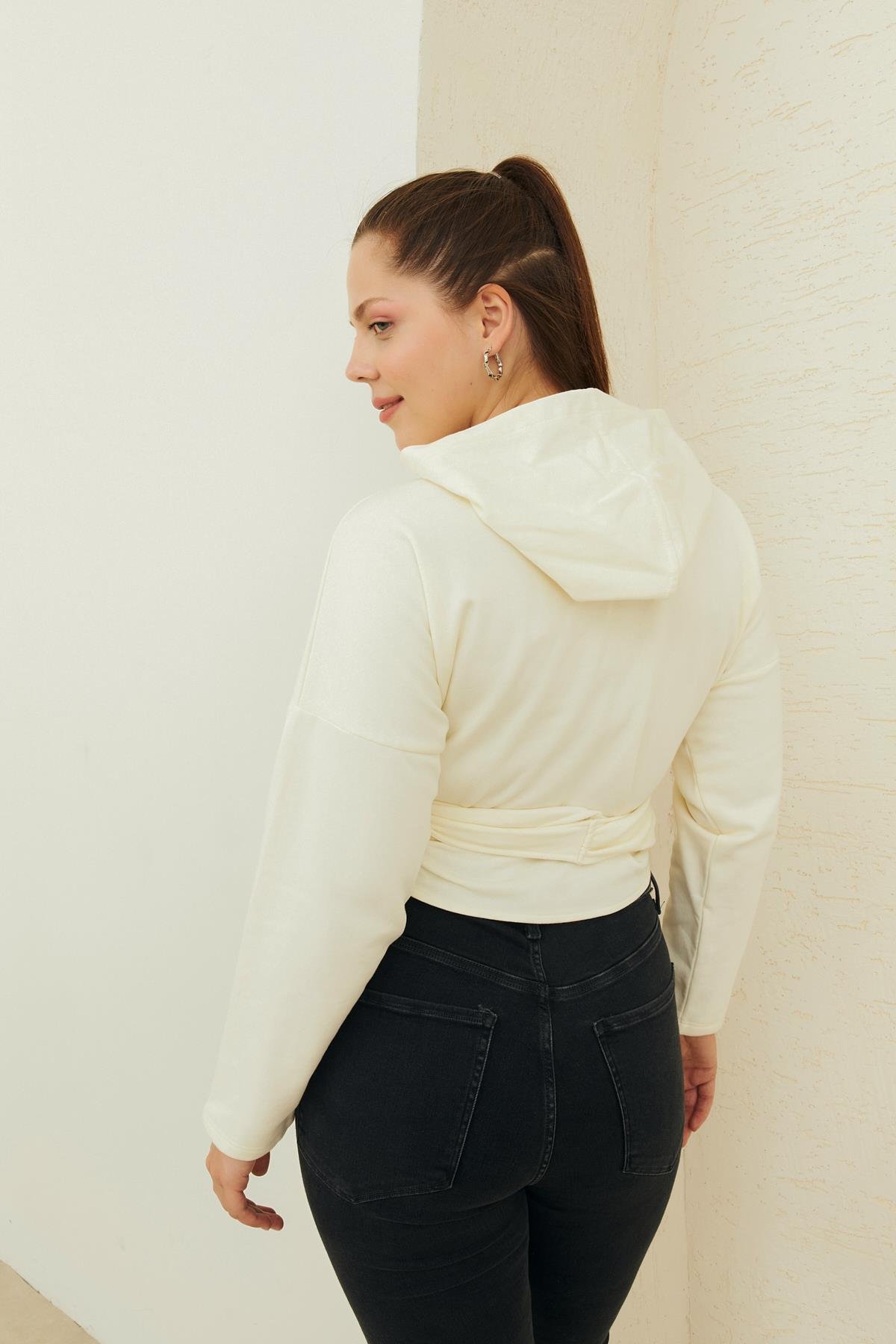 KEMİK ÖNÜ BAĞLAMALI SWEATSHIRT | curly