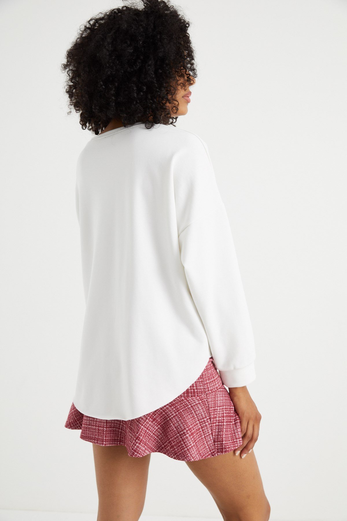 Pamuk Kumaştan, Bisiklet yaka,Curly Taşlı Önü Kısa Arkası Uzun Sweatshirt | curly
