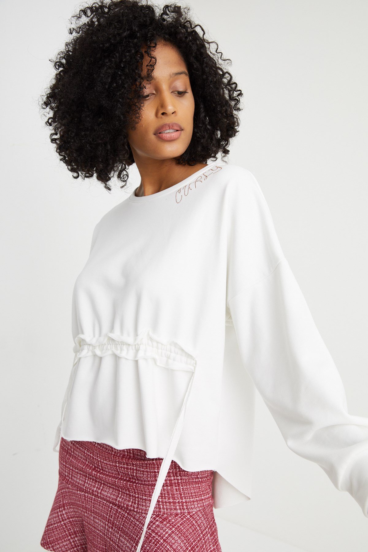 Pamuk Kumaştan, Bisiklet yaka,Curly Taşlı Önü Kısa Arkası Uzun Sweatshirt | curly