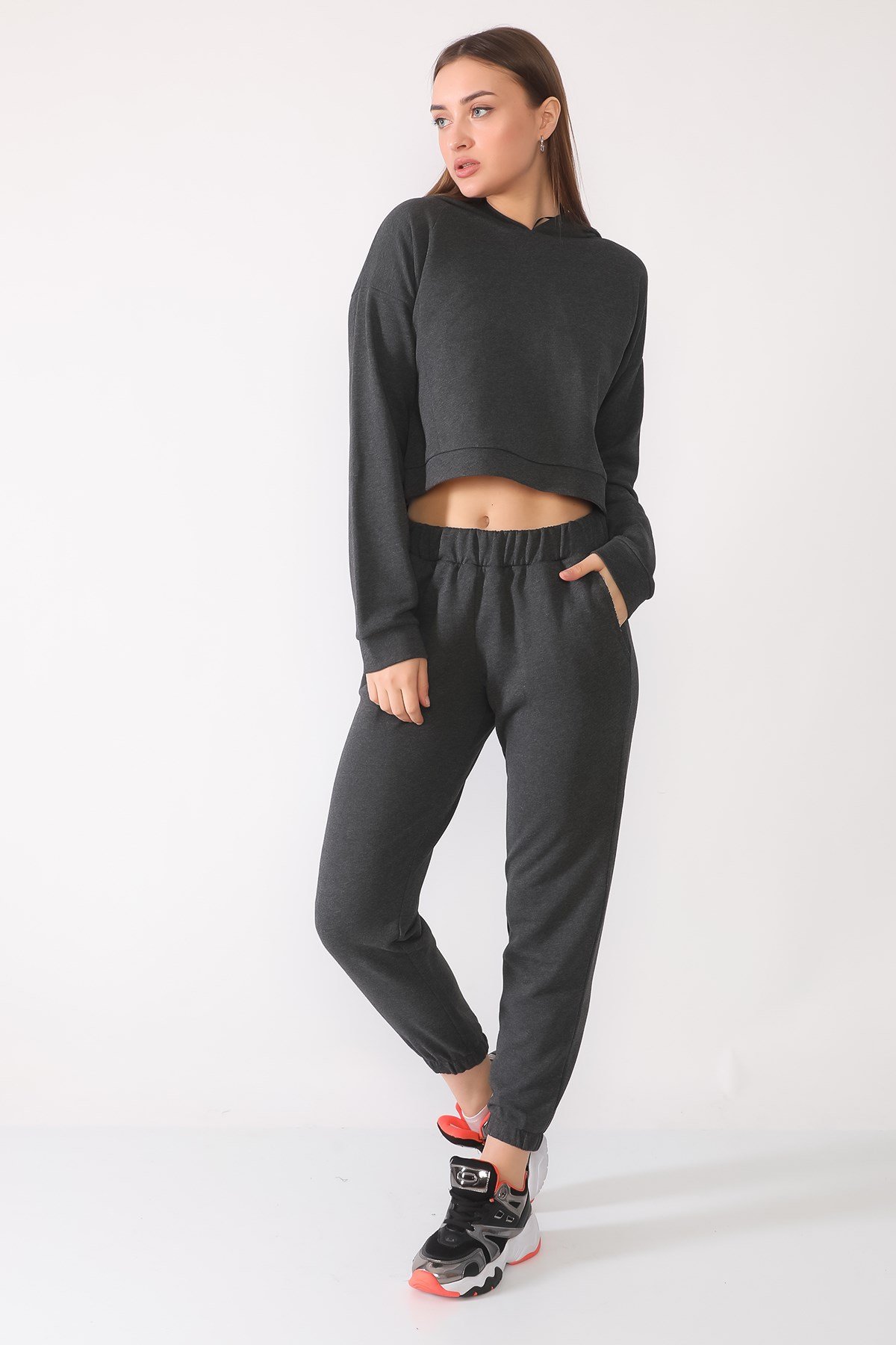 SAKS, CROP SWEATSHIRT | curly