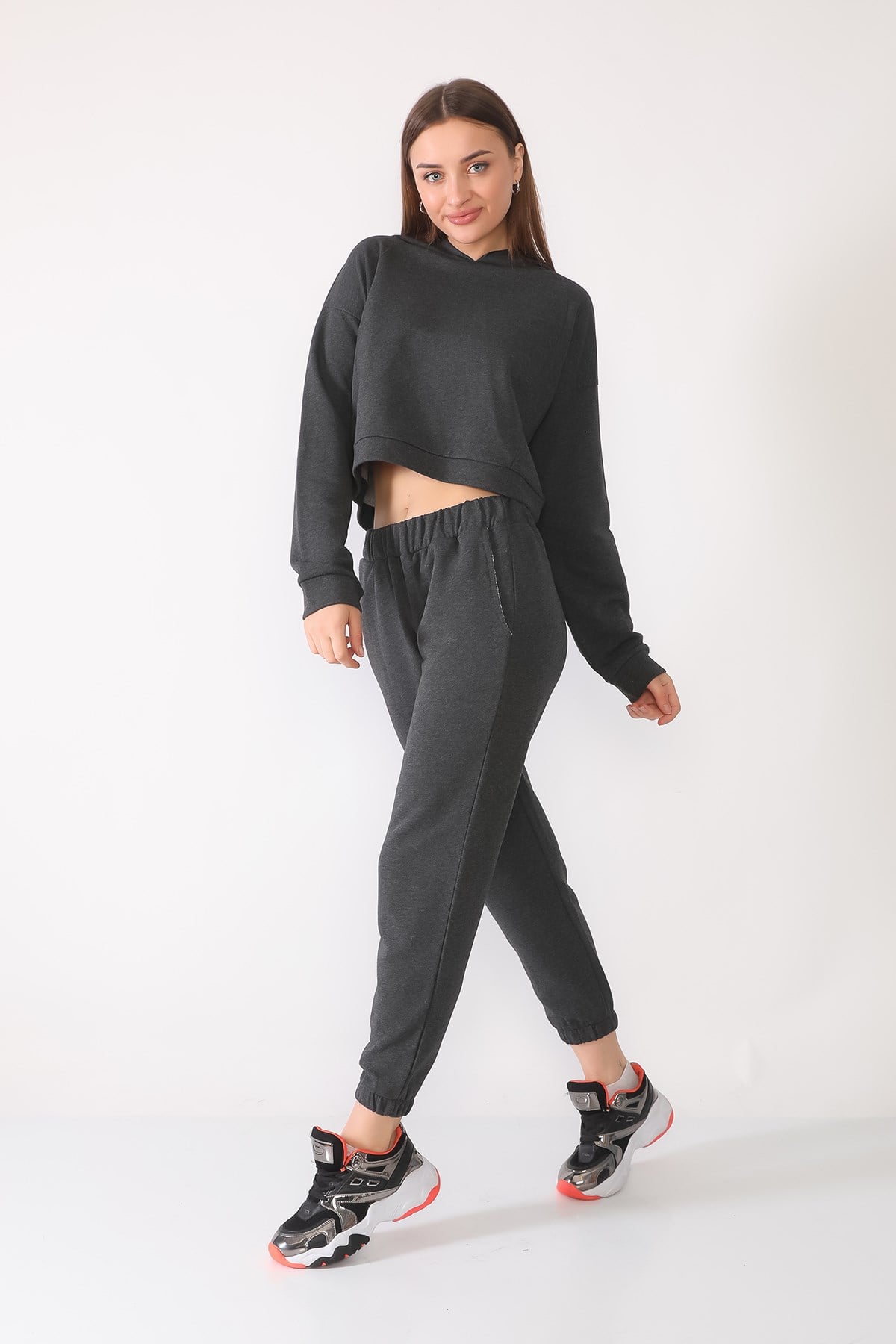 SAKS, CROP SWEATSHIRT | curly