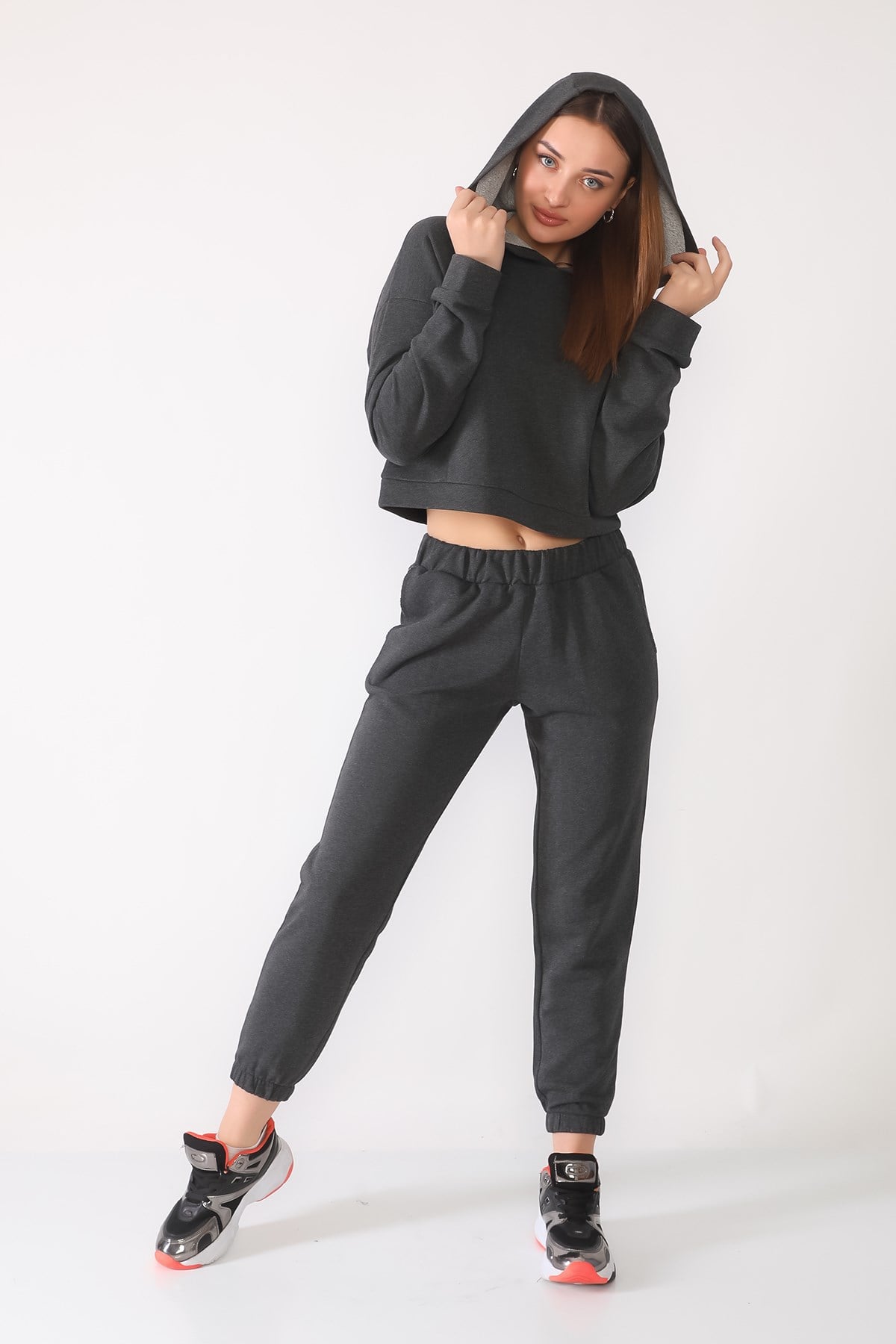 SAKS, CROP SWEATSHIRT | curly