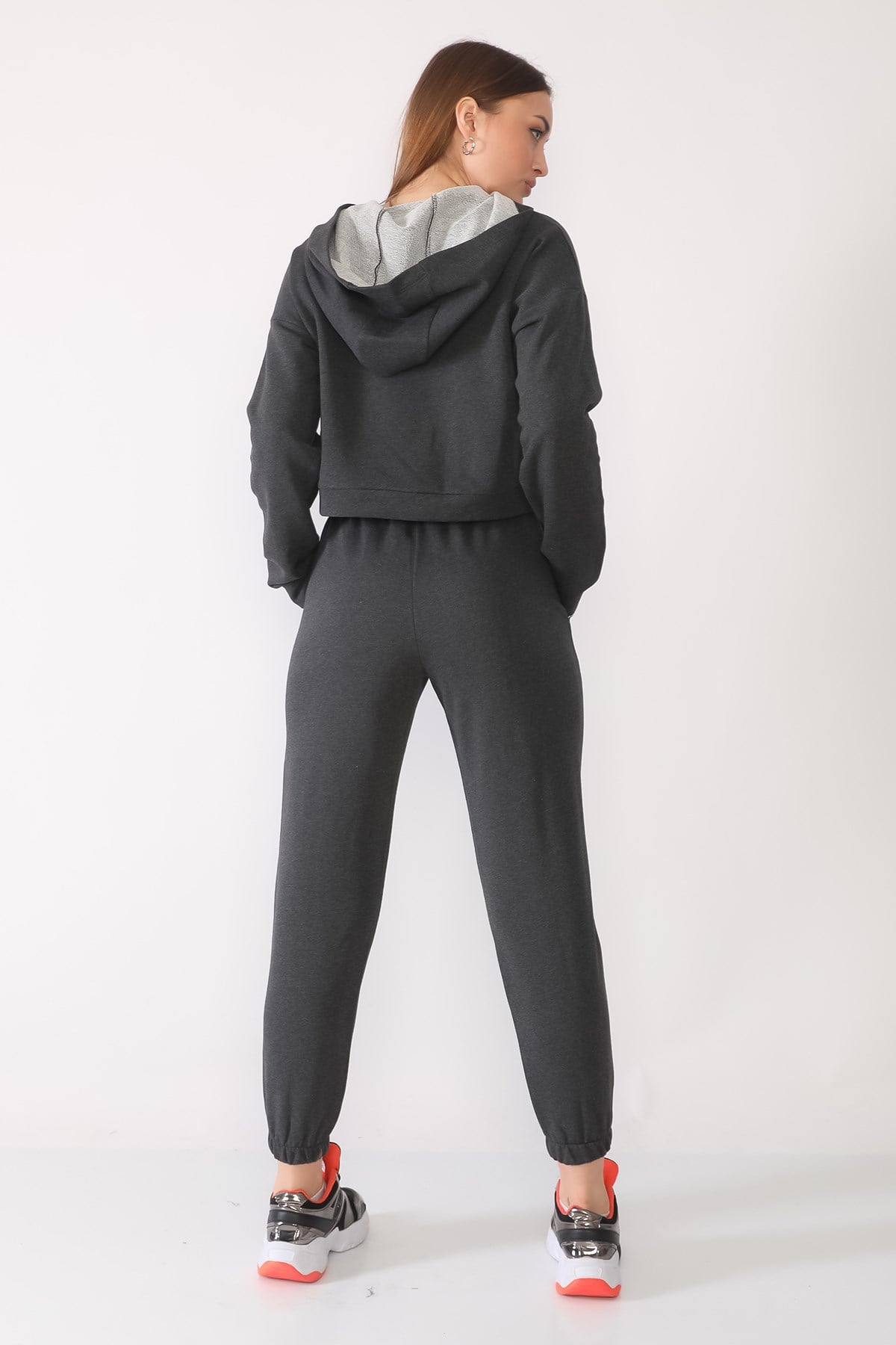 SAKS, CROP SWEATSHIRT | curly