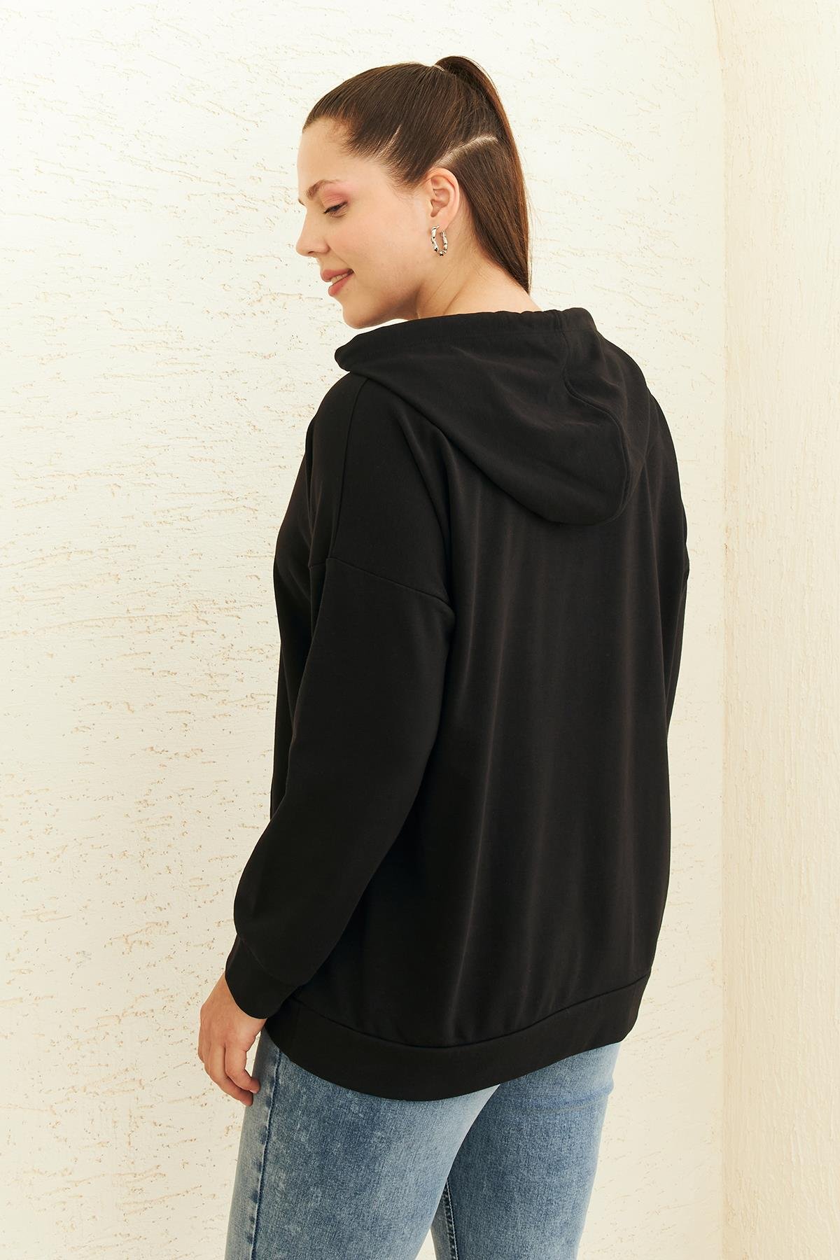 SİYAH KAPÜŞONLU SWEATSHIRT | curly