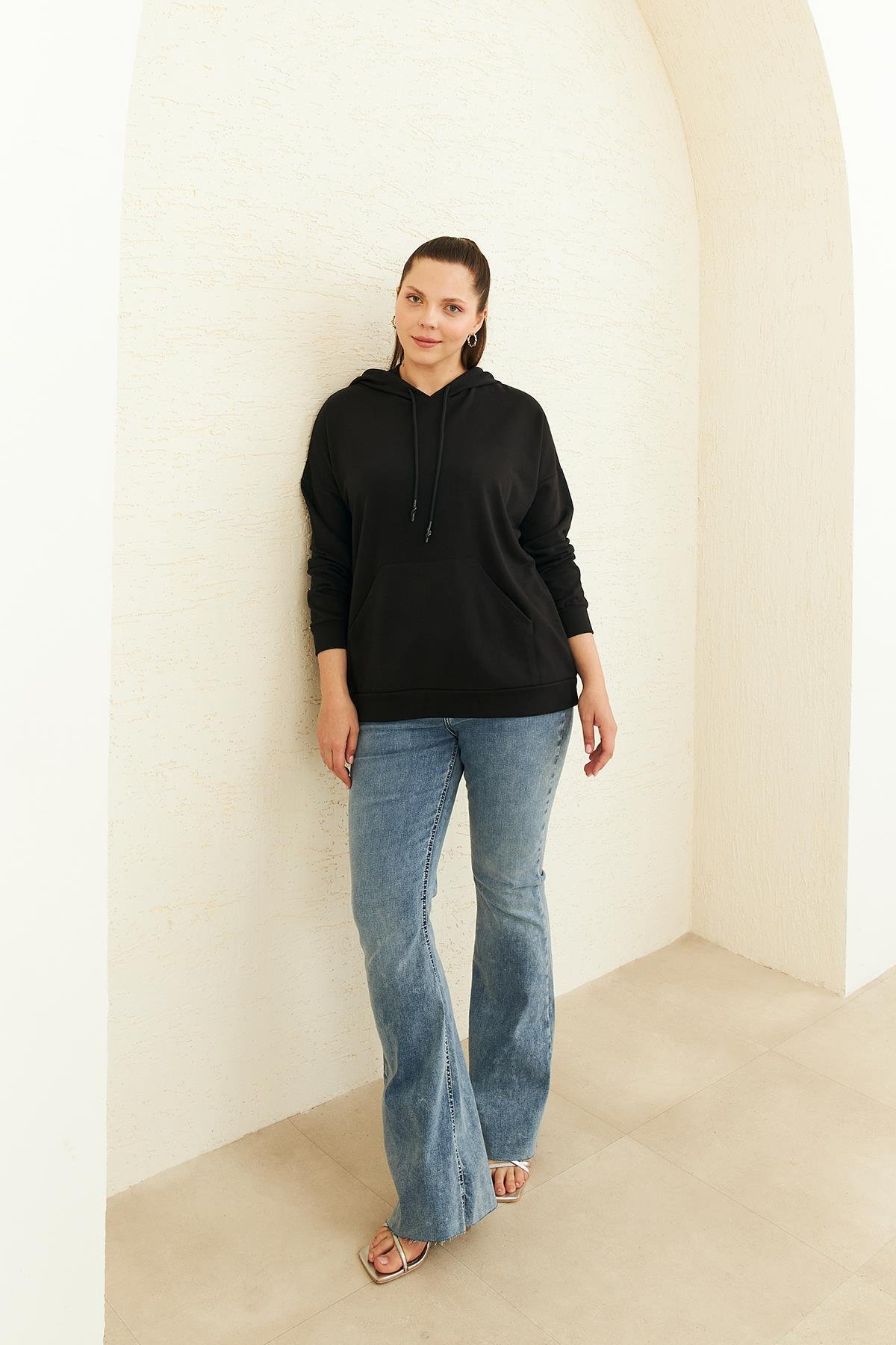 SİYAH KAPÜŞONLU SWEATSHIRT | curly