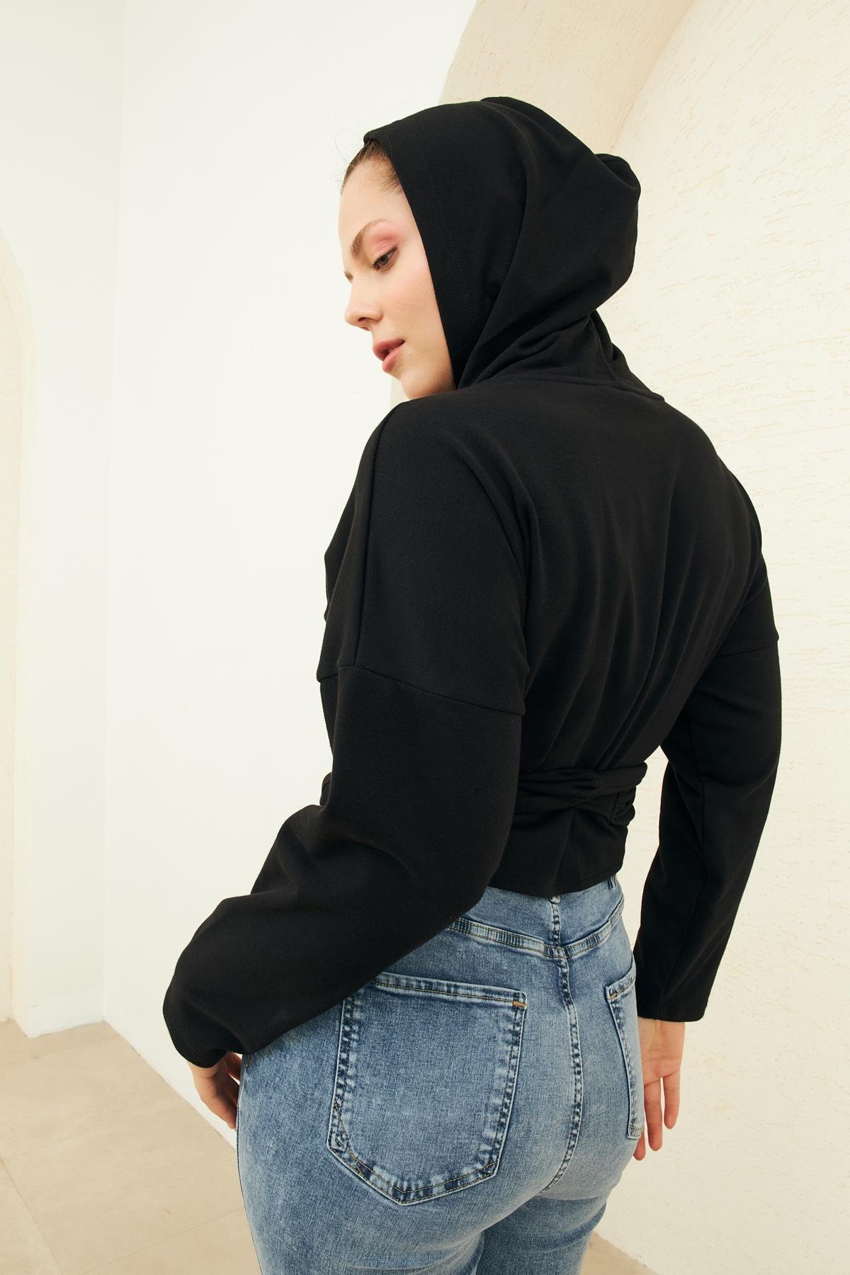 SİYAH ÖNÜ BAĞLAMALI SWEATSHIRT | curly